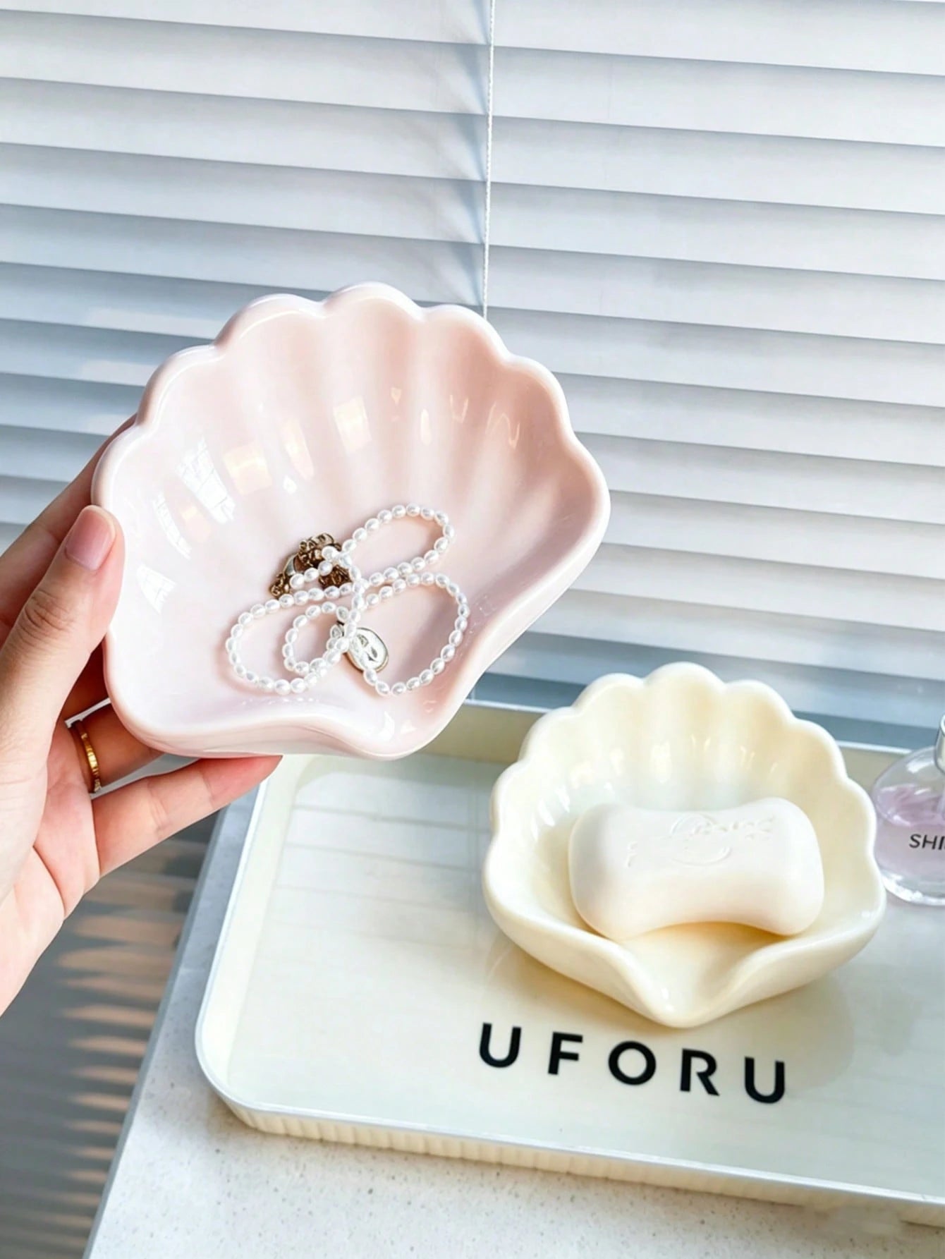 1/2pcs Nordic Style Shell Shaped Soap Dish Bathroom Soap Holder Multifunctional Cosmetic Jewelry Storage Tray White Desktop Decor Home Decor Bathroom Supplies Storage Tray Non-Slip Soap Rack Sink Orga