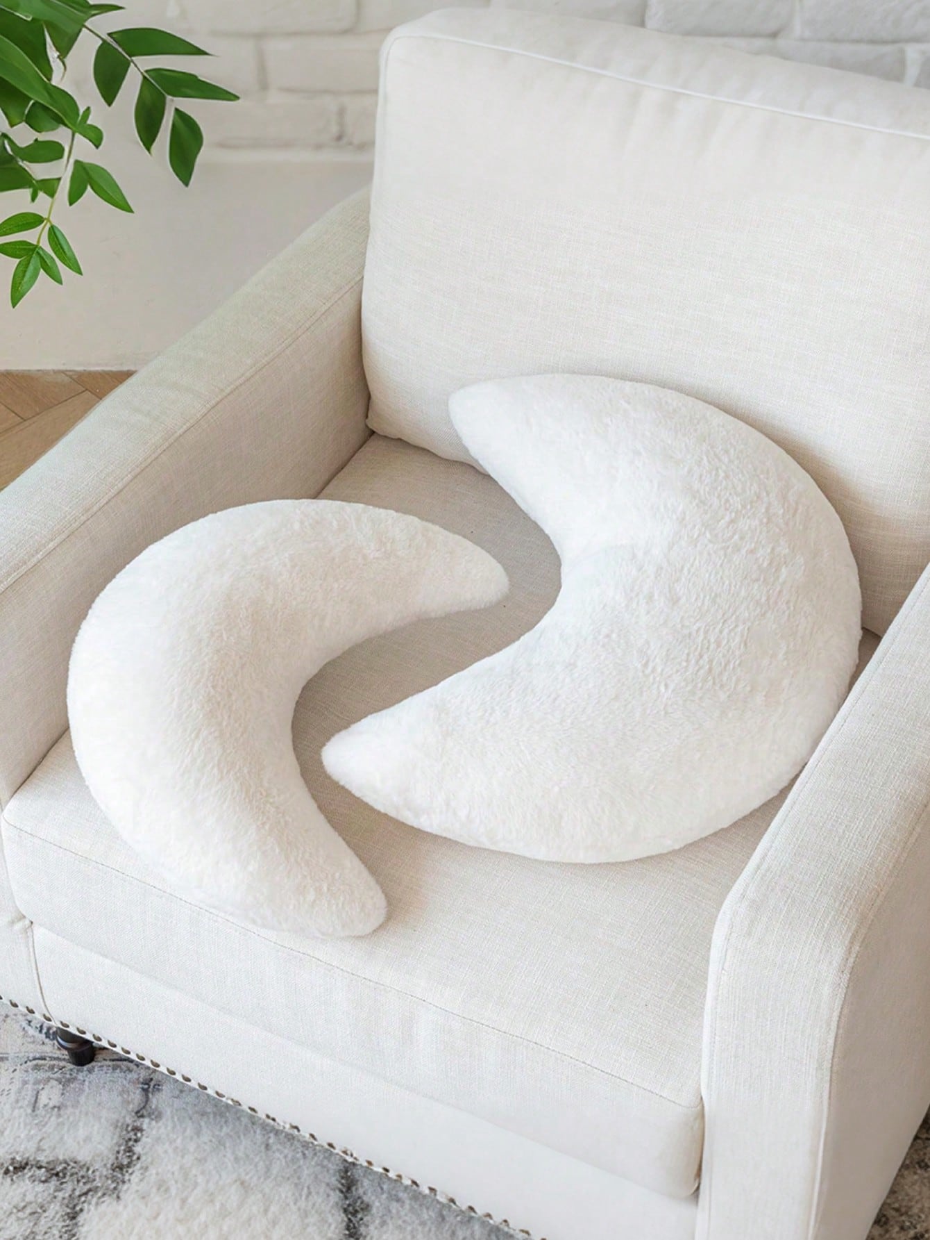 1 Moon-Shaped Decorative Throw Pillow, Made Of Soft Faux Fur Material, Suitable For Bed, Sofa, Moon-Shaped Plush Floor Cushion, Suitable For Living Room, Bedroom, Outdoor, Fall Thanksgiving Halloween