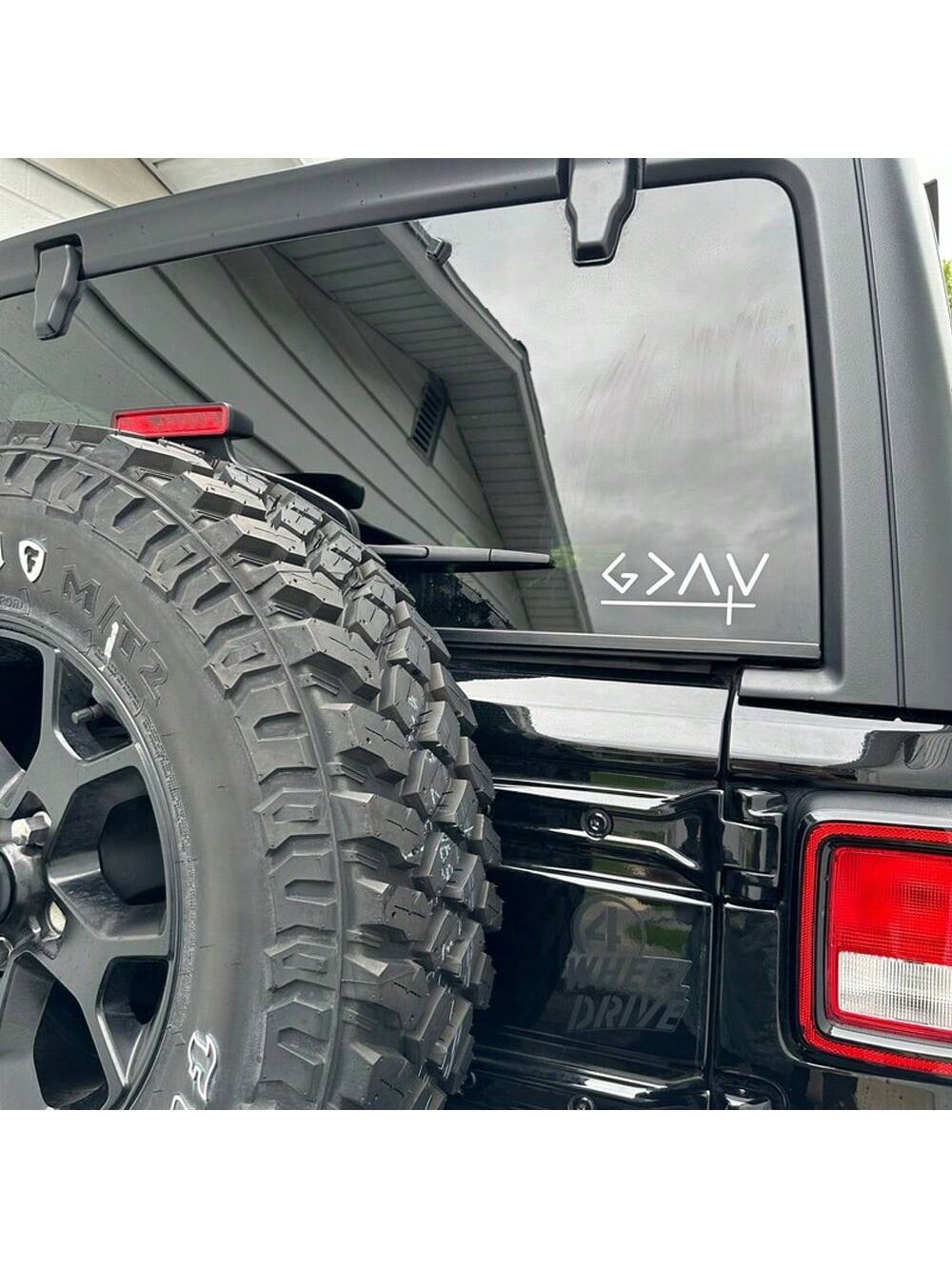 1 Pc God Is Greater Than The Highs And Lows With Cross Car Decal, Self-Adhesive Vinyl Geometric & Slogan Pattern Sticker Can Be Applied On Car Window, Water Bottle, Laptop