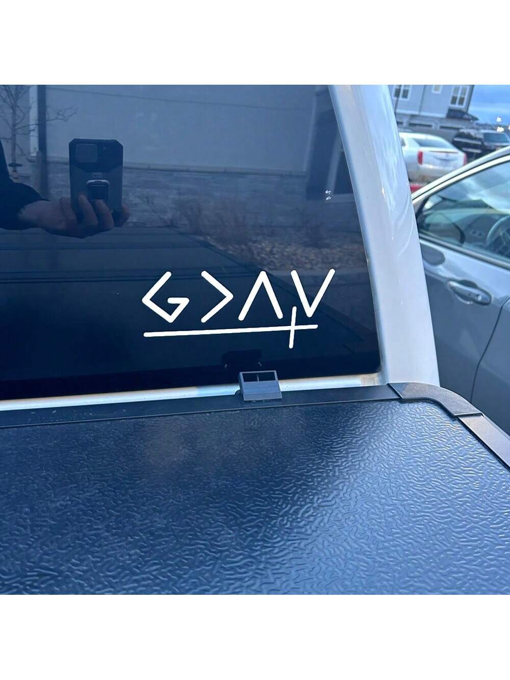 1 Pc God Is Greater Than The Highs And Lows With Cross Car Decal, Self-Adhesive Vinyl Geometric & Slogan Pattern Sticker Can Be Applied On Car Window, Water Bottle, Laptop