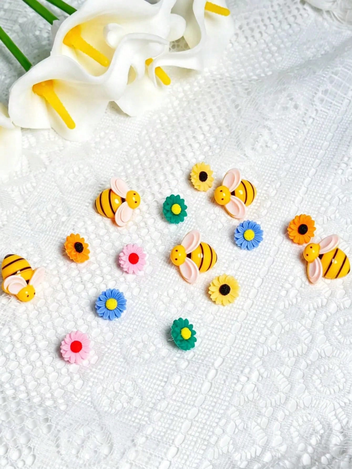 1 Set 15pcs Cute Bee & Flower Shaped Push Pins, Decorative Cork Board Pins, Suitable For Message Boards, Photo Walls, Mini Spring Garden Style Bulletin Board Pins, For Office, School, Home DIY Decorat