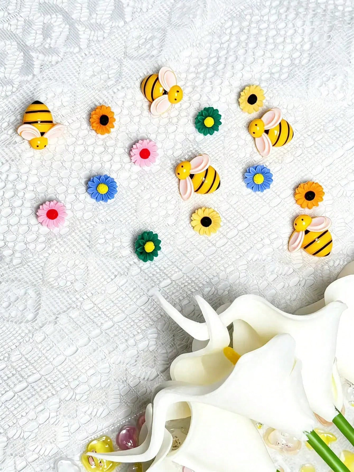 1 Set 15pcs Cute Bee & Flower Shaped Push Pins, Decorative Cork Board Pins, Suitable For Message Boards, Photo Walls, Mini Spring Garden Style Bulletin Board Pins, For Office, School, Home DIY Decorat