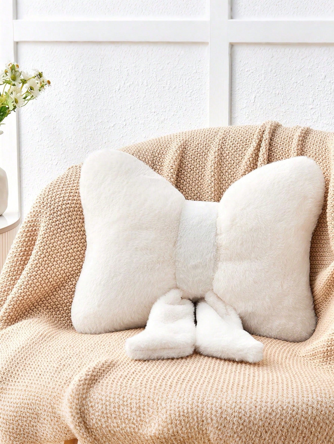 12-Inch Soft Faux Fur Bowknot Decorative Throw Pillow, Suitable For Bed, Sofa, Bench And Home Decor, Ideal For Daily Gatherings And Christmas Decoration