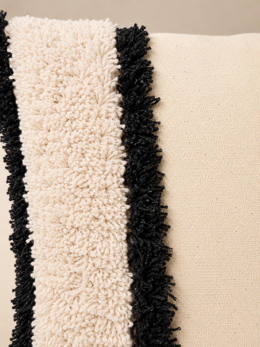 1pc/2pcs Black & White Striped Bohemian Style Tufted Striped Pillowcase, Modern Country Style Black & Ivory Textured Pillowcase With Tassel Corner Decor, Hidden Zipper, All-Season Decorative Pillowcas