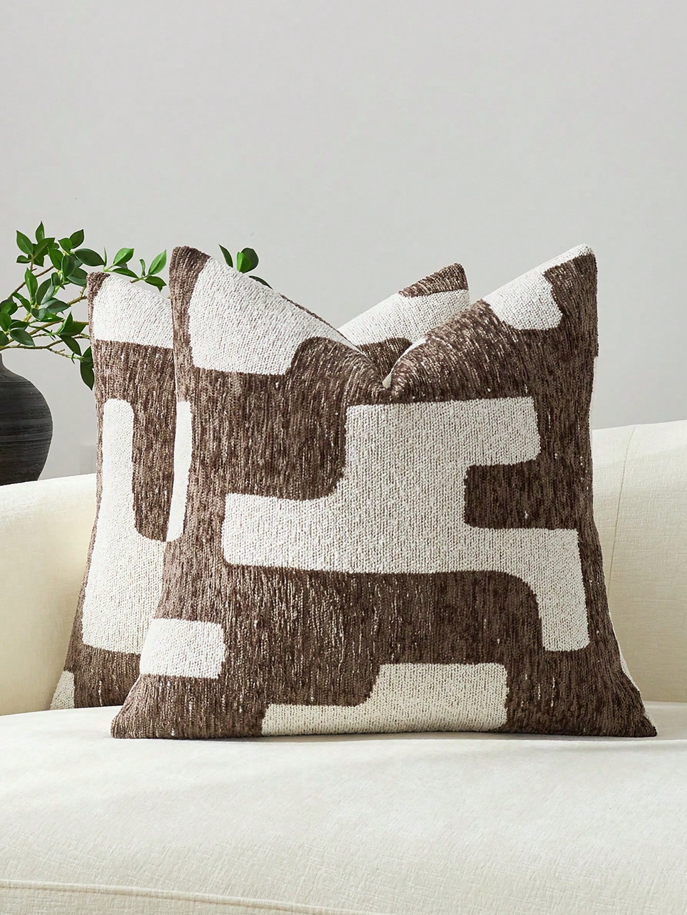 1pc/2pcs Brown Geometric Patchwork Pattern Throw Pillow Cover, Modern High-Density Jacquard Chenille Square Customized Decorative Cushion Cover For Home, Sofa, Bed, Chair, Party, Gift For Friends, Sui