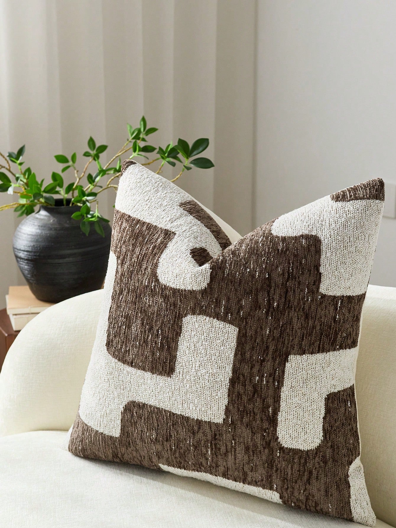 1pc/2pcs Brown Geometric Patchwork Pattern Throw Pillow Cover, Modern High-Density Jacquard Chenille Square Customized Decorative Cushion Cover For Home, Sofa, Bed, Chair, Party, Gift For Friends, Sui