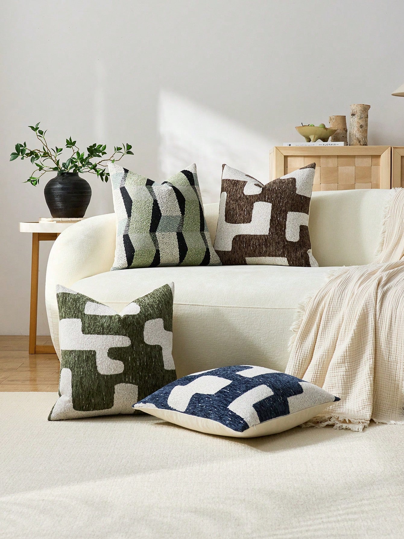 1pc/2pcs Brown Geometric Patchwork Pattern Throw Pillow Cover, Modern High-Density Jacquard Chenille Square Customized Decorative Cushion Cover For Home, Sofa, Bed, Chair, Party, Gift For Friends, Sui