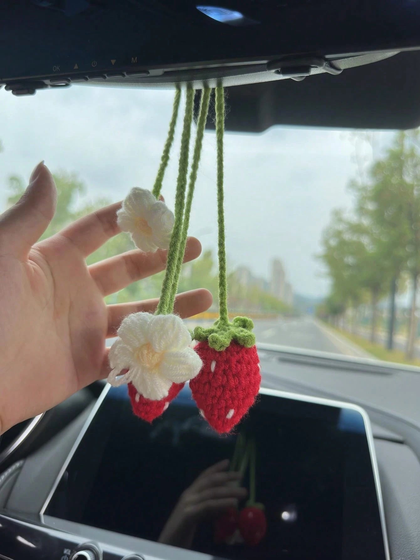 1pc/2pcs Woven Strawberry Car Pendant