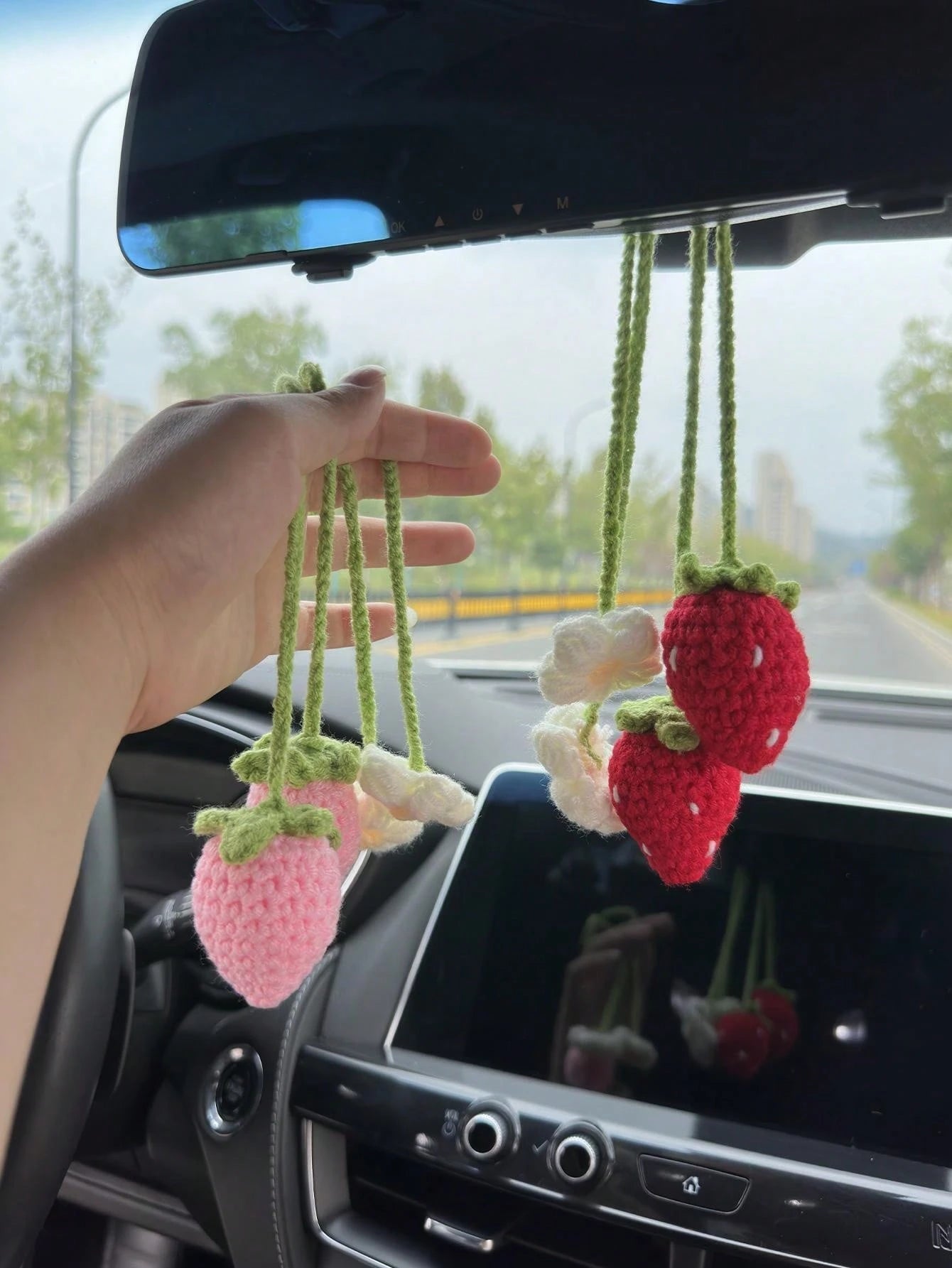 1pc/2pcs Woven Strawberry Car Pendant