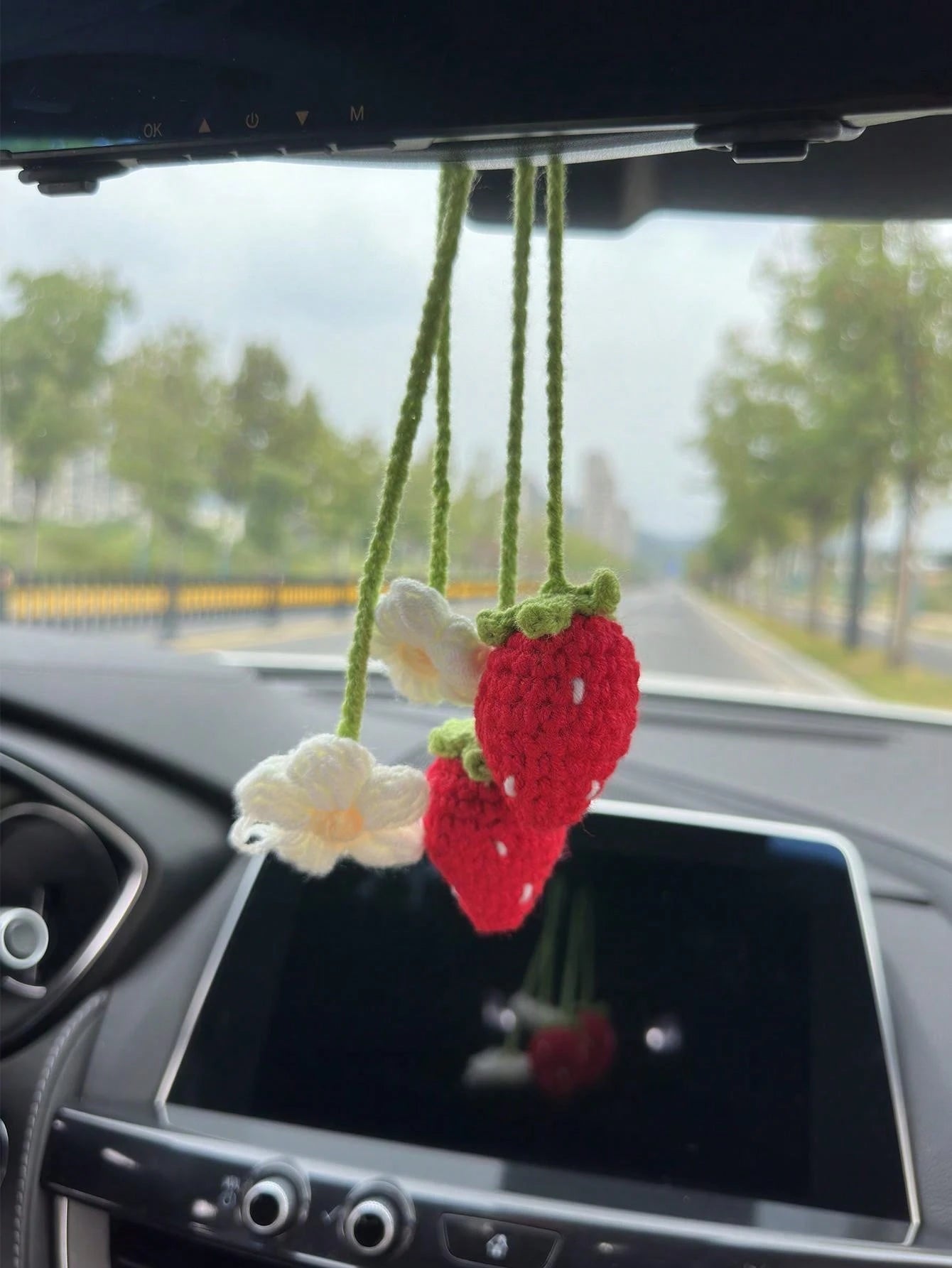 1pc/2pcs Woven Strawberry Car Pendant