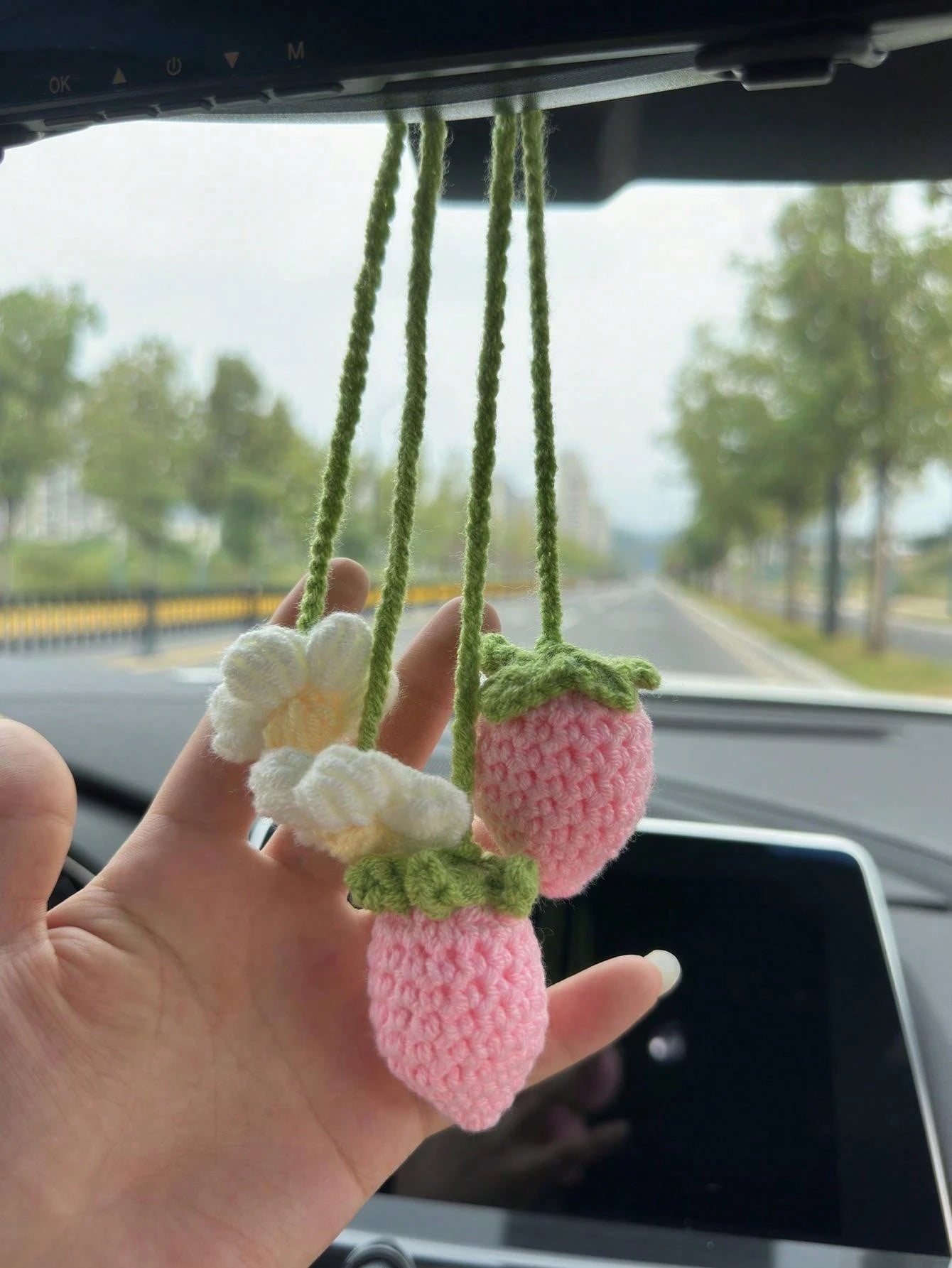 1pc/2pcs Woven Strawberry Car Pendant