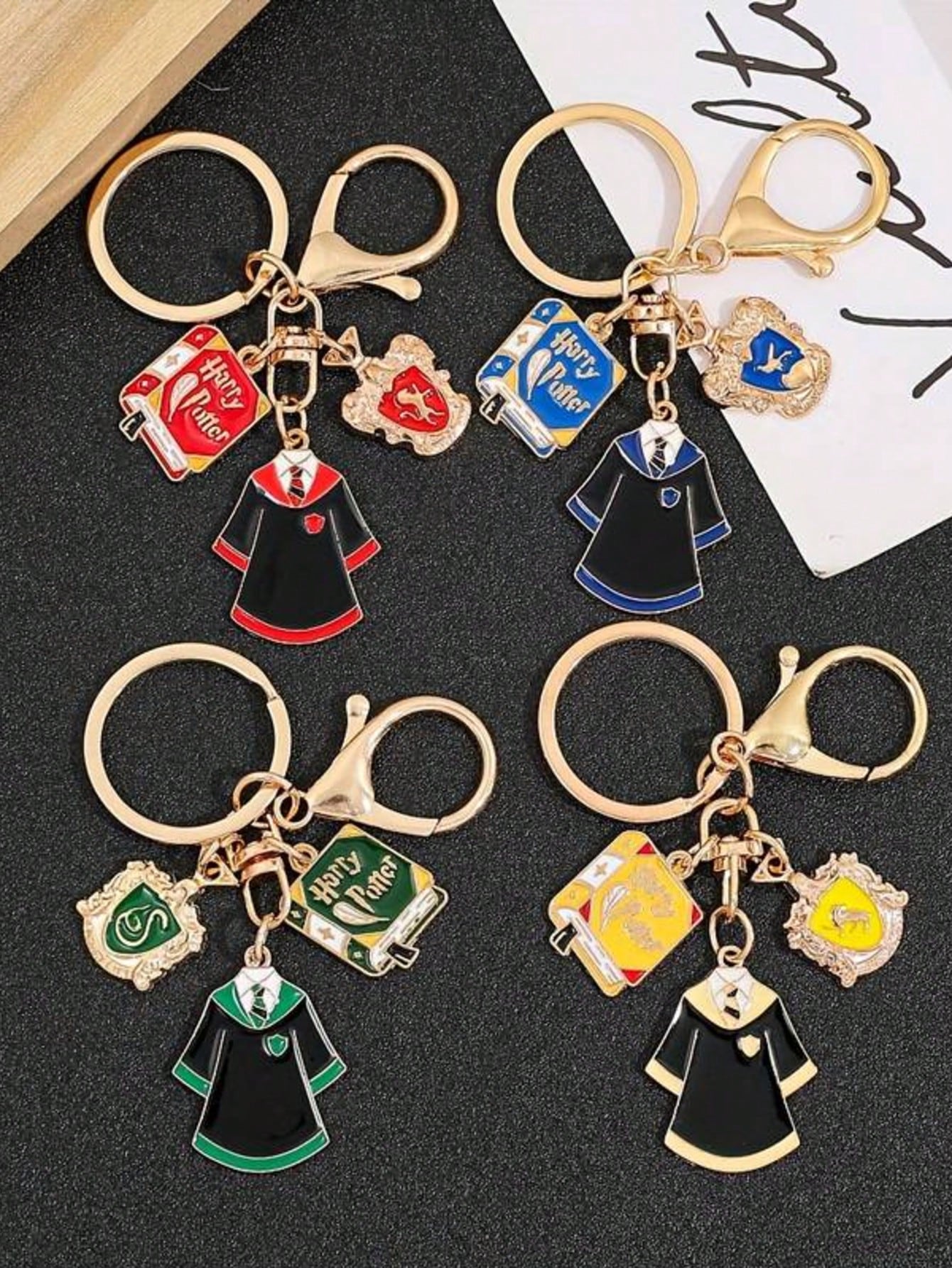 1pc/4pcs House Shaped Keychain, Suitable For Children And Collectors, Themed Handicraft, Creative Gift For Birthday Party And Bachelor Party, Inspired By The Magical World