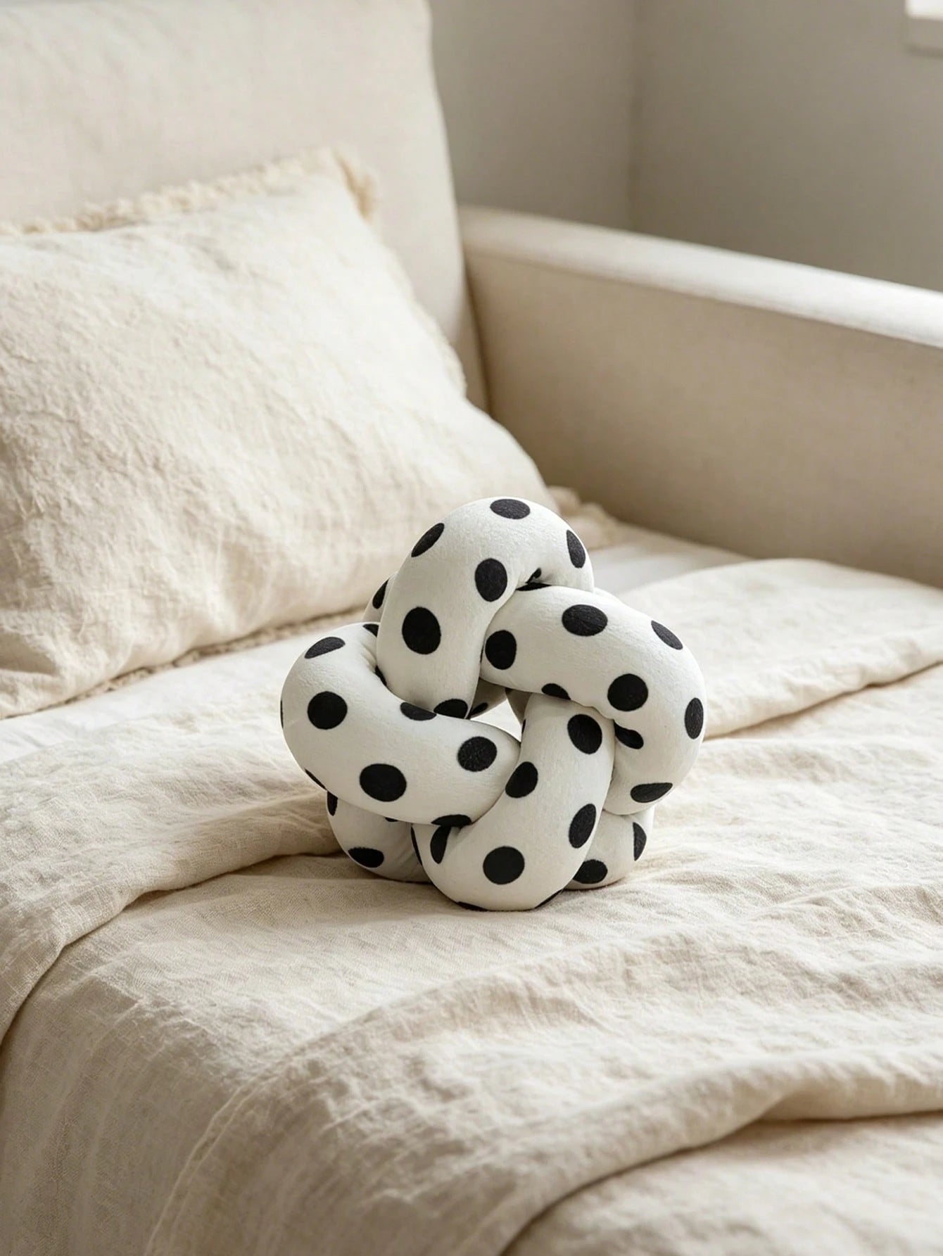 1pc Black And White Polka Dot Knotted Throw Pillow, Nordic Ins Style Ball Shaped Cushion, Creative Sofa Decorative Pillow