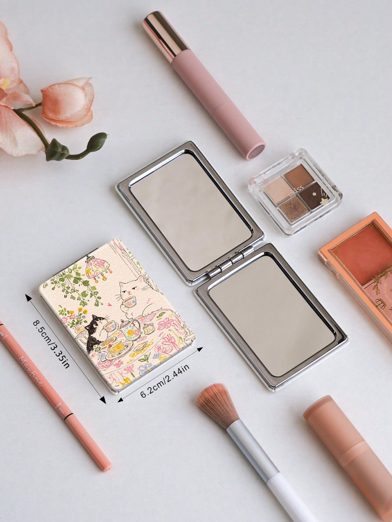 1PC Cartoon Illustration Series Portable Folding Makeup Mirror, Lightweight Ultra-Thin Convenient Durable PU Leather, Suitable For Various Occasions, Travel, Party, Work, School, Suitable For All Ages