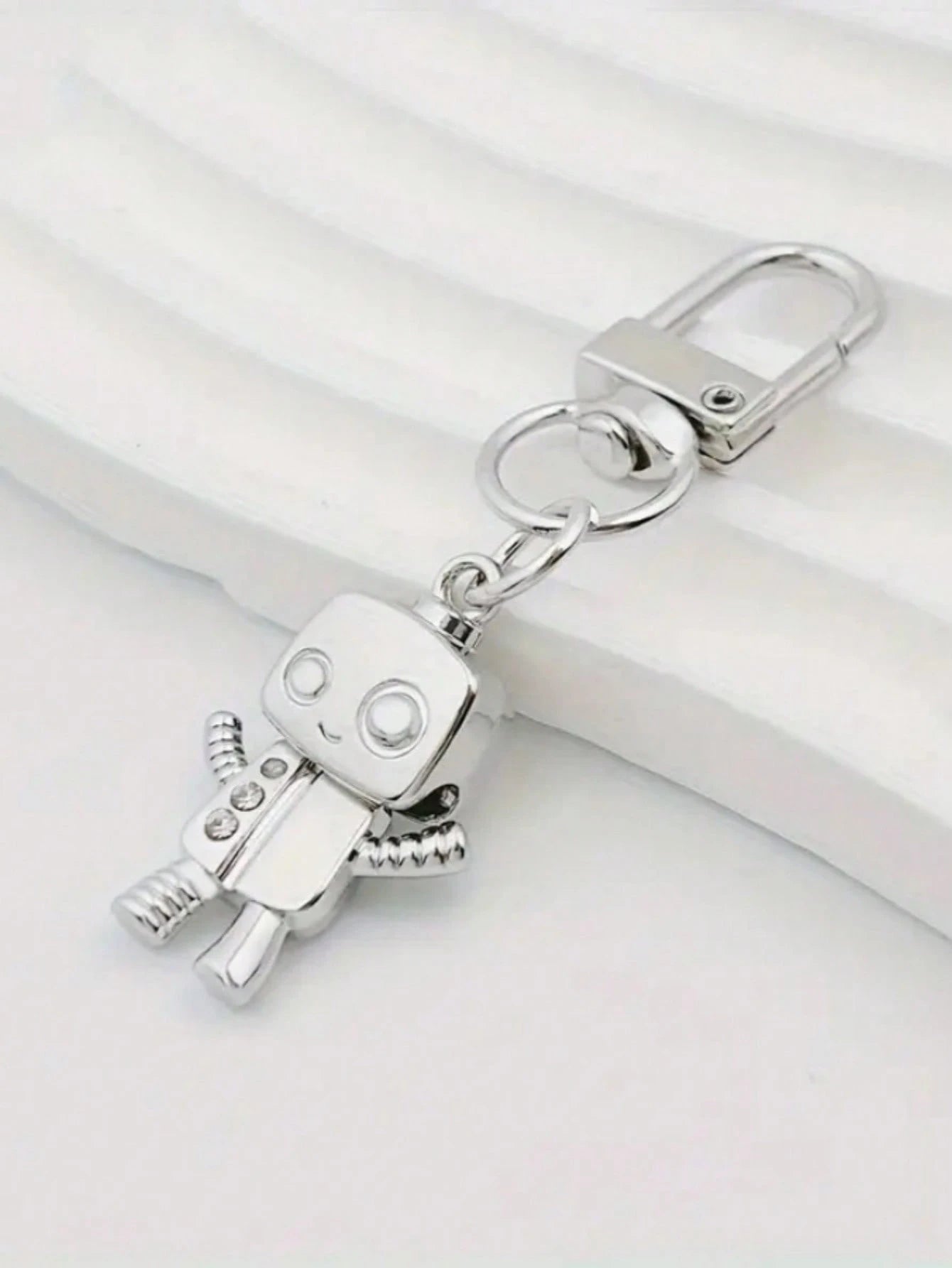 1pc Classic Robot Keychain, Minimalist Silver-Tone Alloy Keyring, Retro Simulation Model Pendant, Bag Charm, Suitable For Women's Daily Use