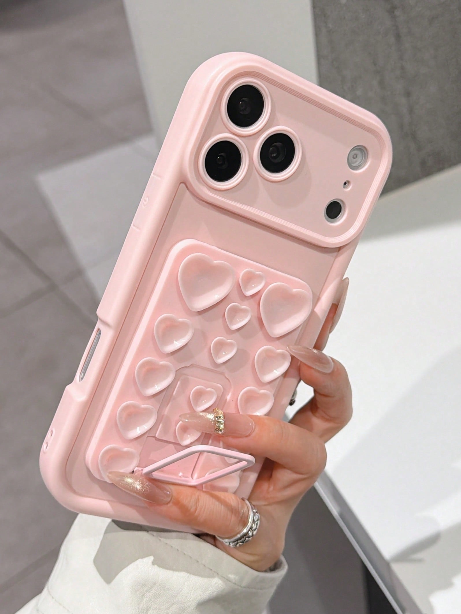 1pc Heart-Shaped Silicone Suction Cup Phone Case With Stand, Compatible With IPhone 17 Pro Max/17 Pro/17/17 Air, 16 Pro Max/16 Pro/16/16 Plus, 15 Pro Max/15 Pro/15, New 14 Pro Max/13 Pro/13/12/11/X/XR