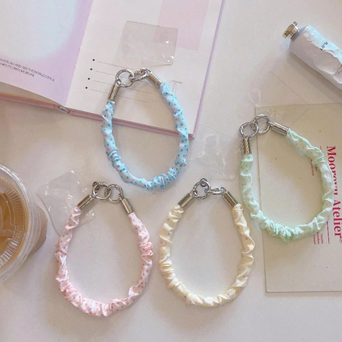 1pc INS Style Korean Dopamine Polka Dot Pleated Wrist Strap Phone Lanyard Fashion Versatile Bag Charm Short Phone Case Earphone