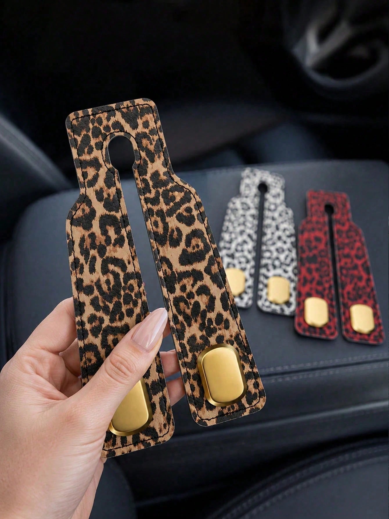 1pc Leopard Print Car Seat Back Hook, Alloy Hanging Rack Car Interior Storage Organizer, Universal Headrest Hidden Installation Car Accessory, Soft Leather Rubber Back Seat Hanging Bag Hook Suitable F