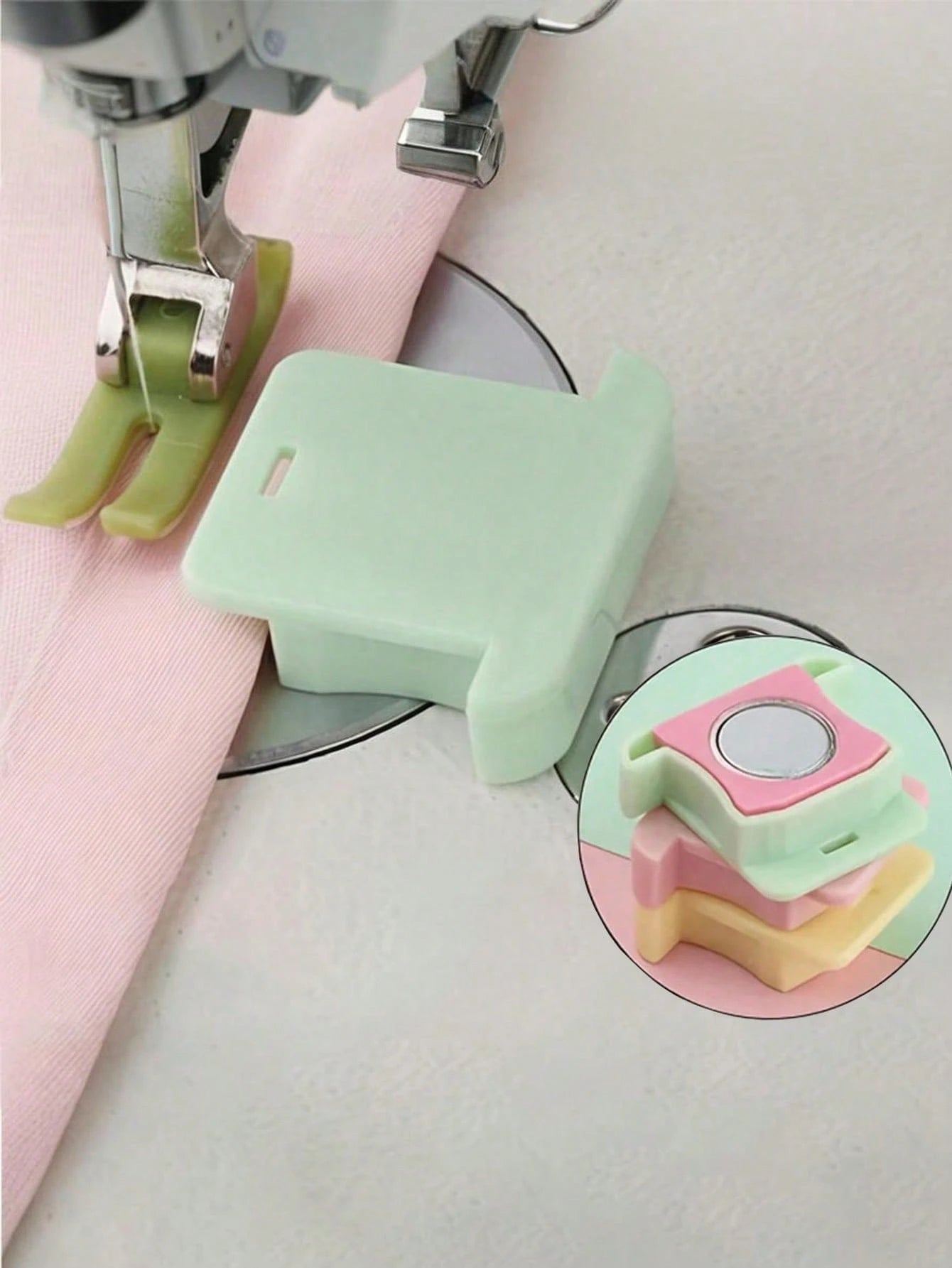 1pc Multi-Function Magnetic Sewing Machine Guide, Single Pack, With Anti-Curl Guard And Scale Positioner, Plastic Material, No Battery Required, New Multi-Function Sewing Machine Tool, Polygon Strong