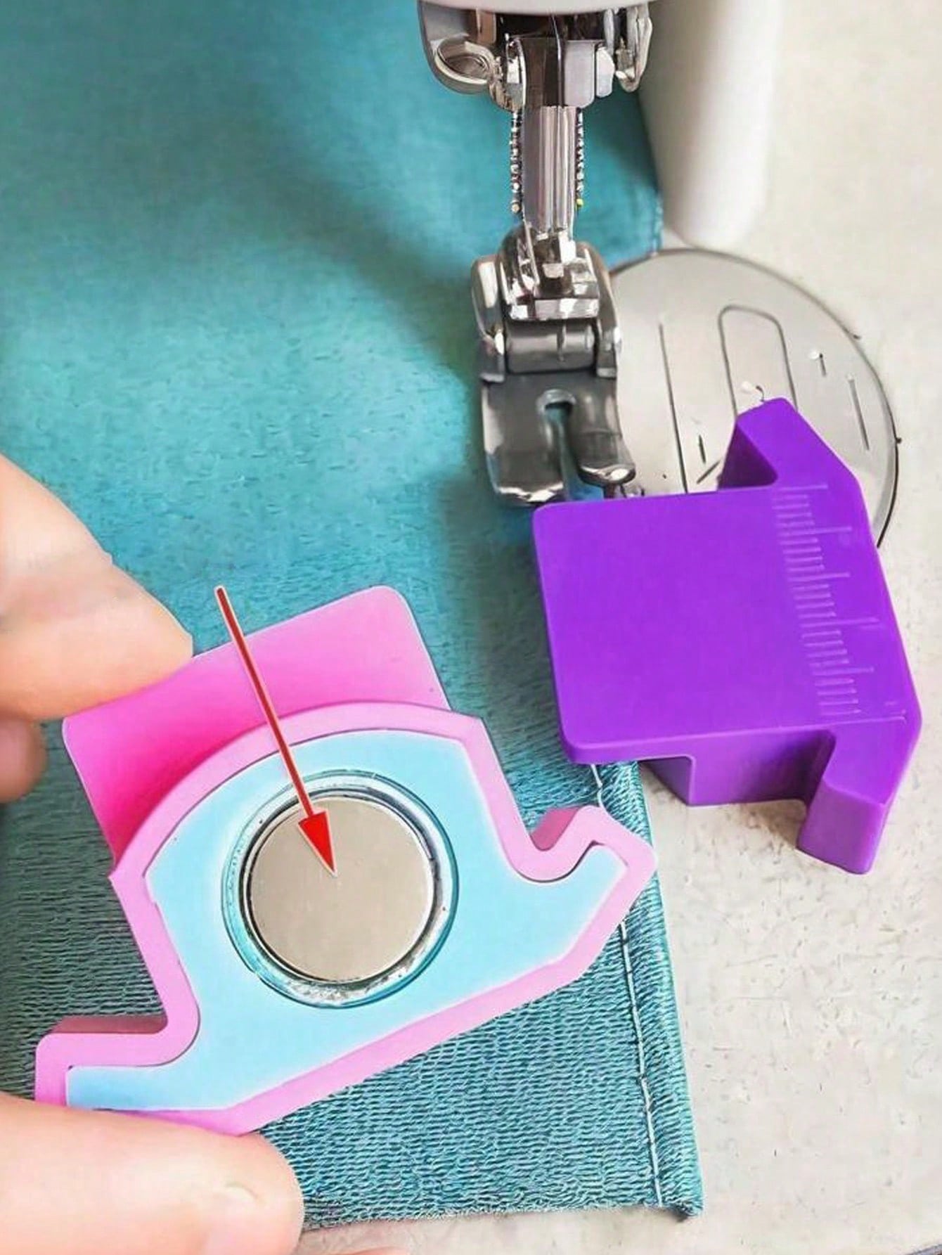1pc Multi-Function Magnetic Sewing Machine Guide, Single Pack, With Anti-Curl Guard And Scale Positioner, Plastic Material, No Battery Required, New Multi-Function Sewing Machine Tool, Polygon Strong