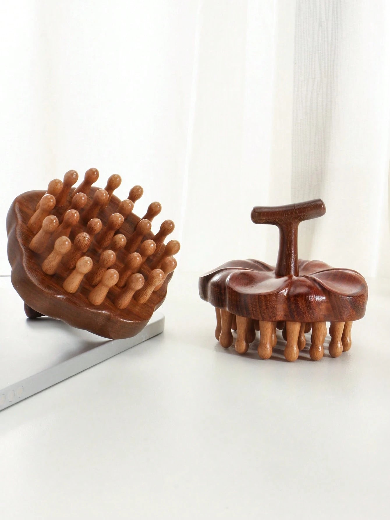 1pc Natural Sandalwood Wide Tooth Massage Comb, Petal-Shaped Head Massages Meridians, Relaxes Muscles, Small Portable Travel Comb