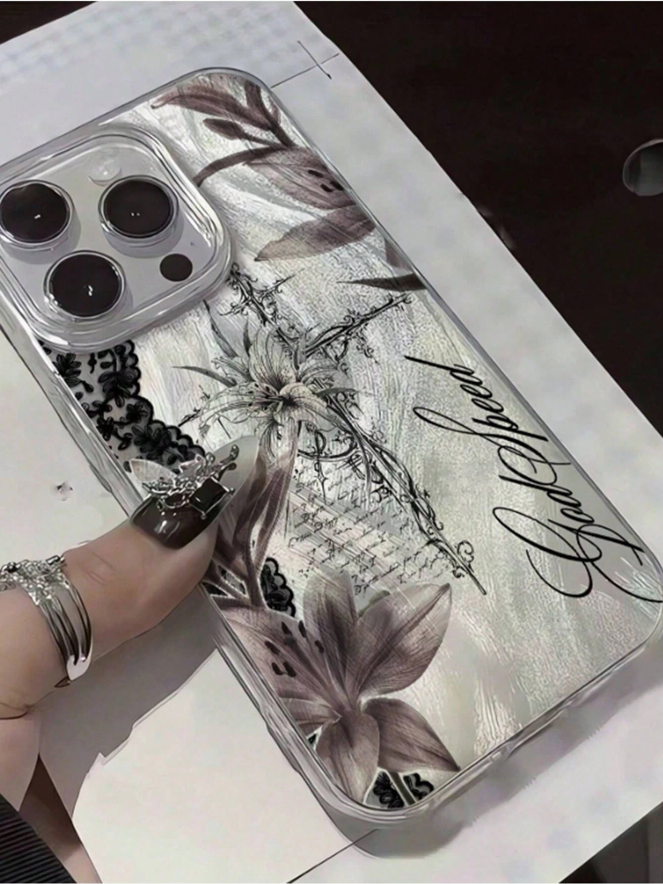 1pc Personalized Dark Cross Lily Collage Aesthetic Pattern Feather Tulle Laser Waterproof Anti-Fingerprint Anti-Scratch Transparent IMD Soft Glossy Smooth Phone Case Compatible With IPhone 16 Pro Max