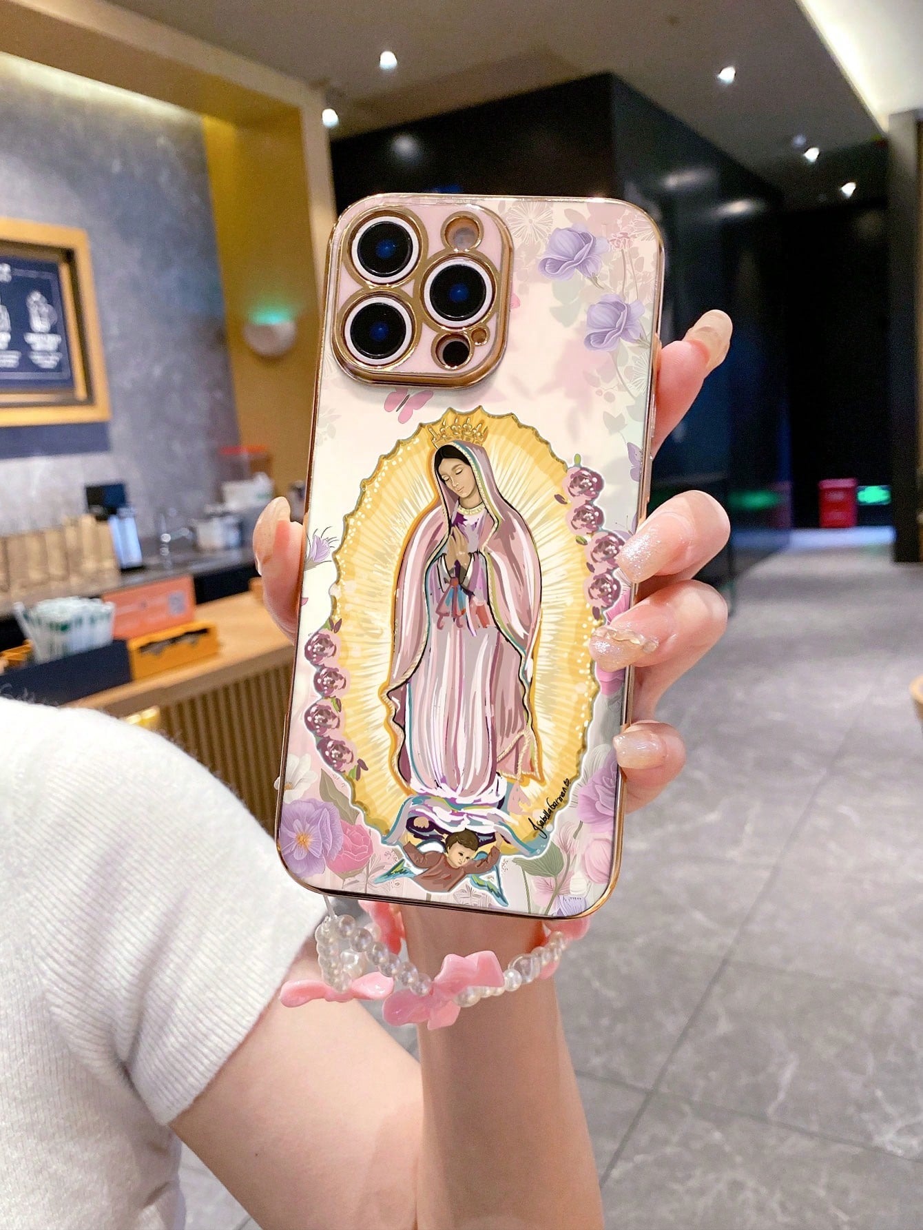1pc Pink Electroplated TPU Virgin Mary Pattern Shockproof Soft Full Coverage Phone Case And 1pc Pink Bow Faux Pearl Wrist Strap Fashion Versatile Creative Personalized Full Coverage Phone Case Suitabl