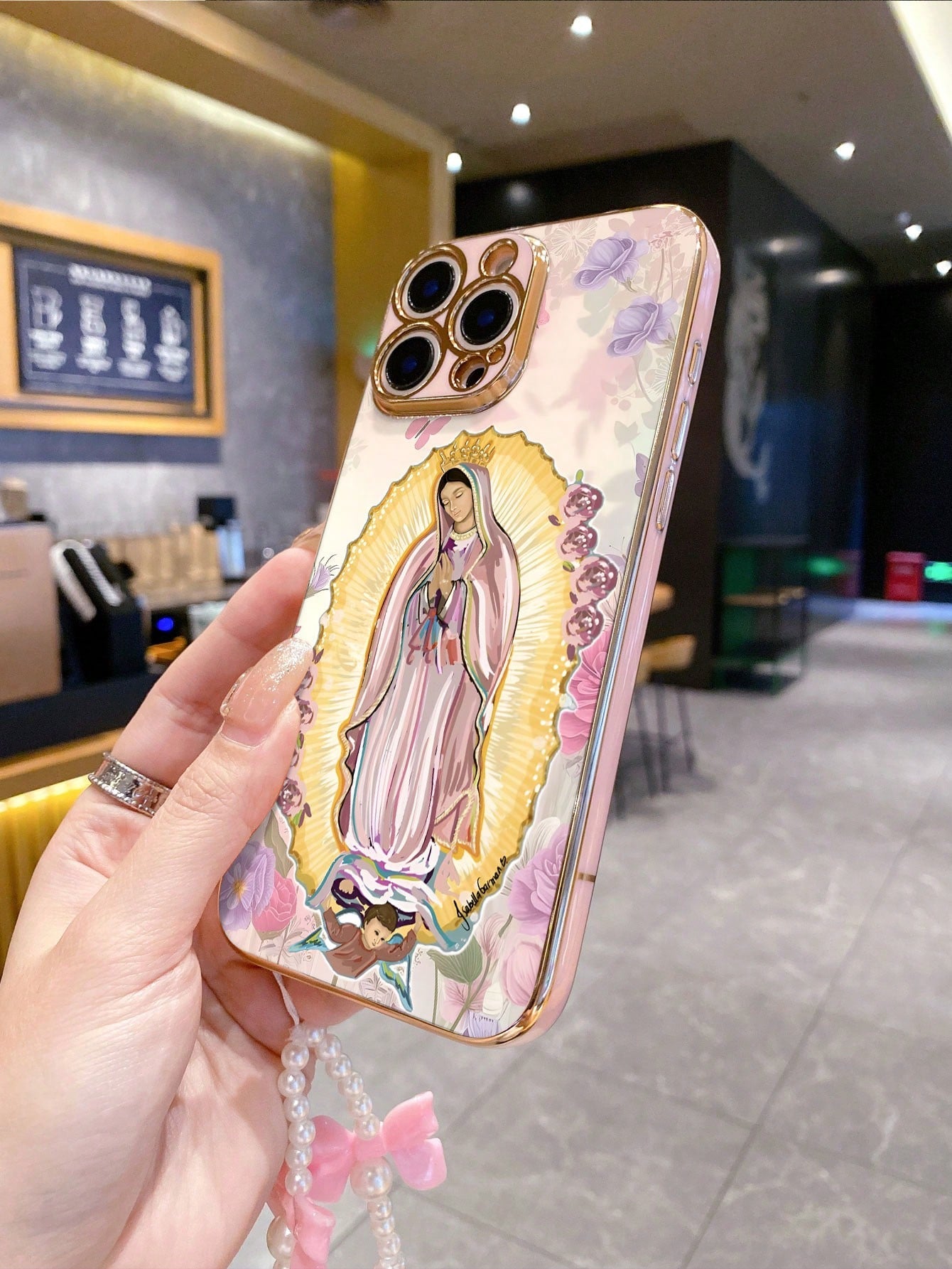 1pc Pink Electroplated TPU Virgin Mary Pattern Shockproof Soft Full Coverage Phone Case And 1pc Pink Bow Faux Pearl Wrist Strap Fashion Versatile Creative Personalized Full Coverage Phone Case Suitabl