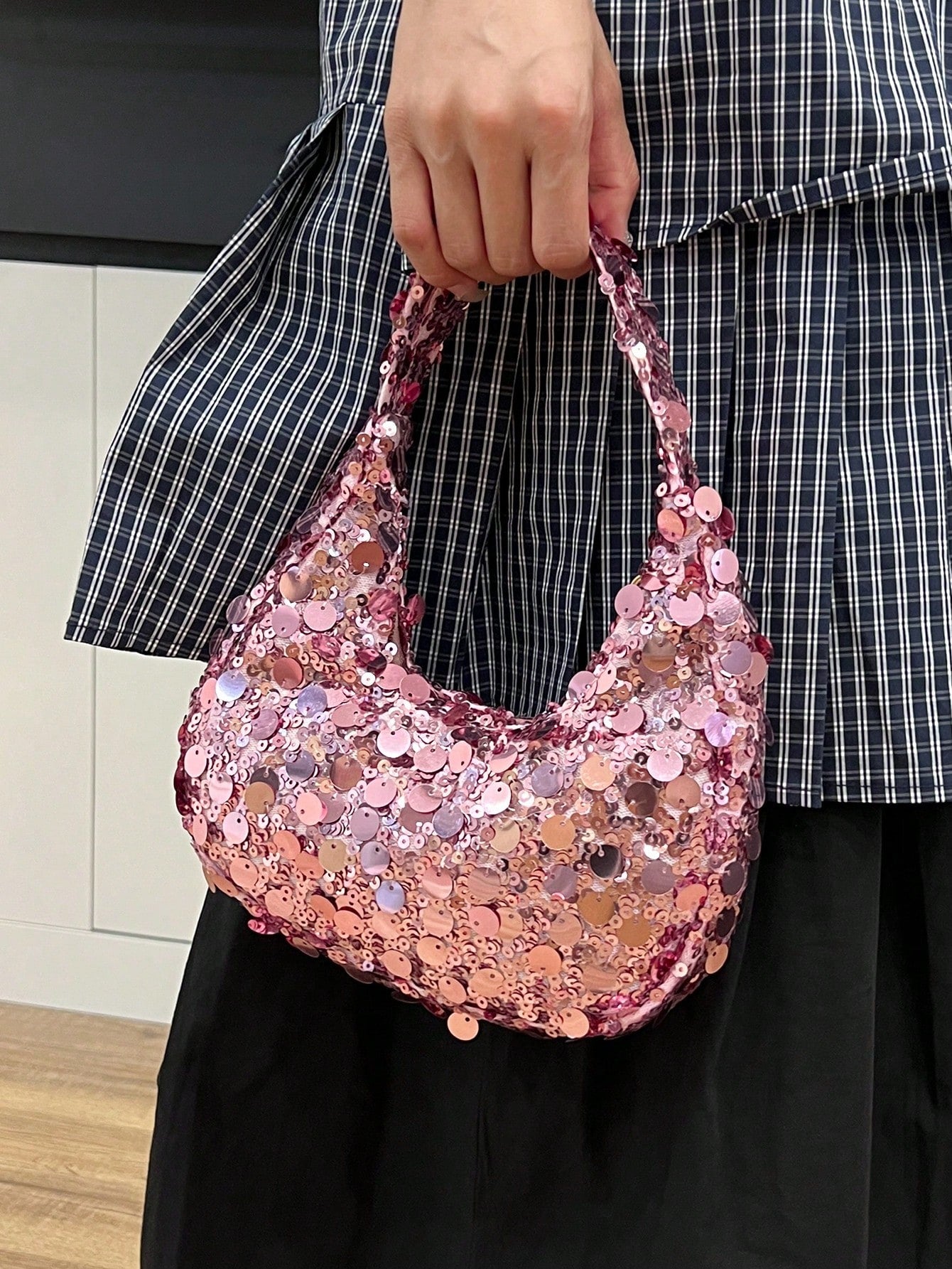 1pc Quilted Zipper Closure PVC Sequin Crescent Handbag, Fashion Design Tote Sequin Bag For Women, Stylish Clutch Purse For Evening Party, Spacious Shiny Glitter Bag, Suitable For Women To Attend Banqu