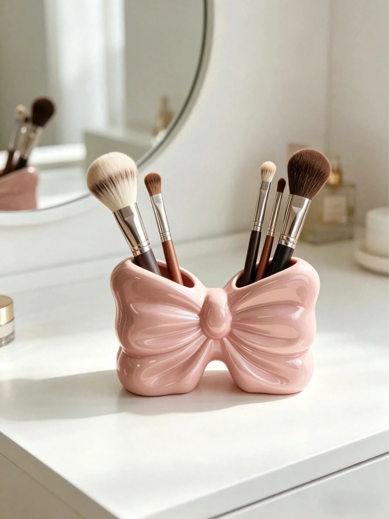 1pc Resin Bow Shaped Makeup Brush Holder, Cute Coquette Cosmetic Organizer, Desk Pen Storage Cup, Vanity Decor For Bedroom