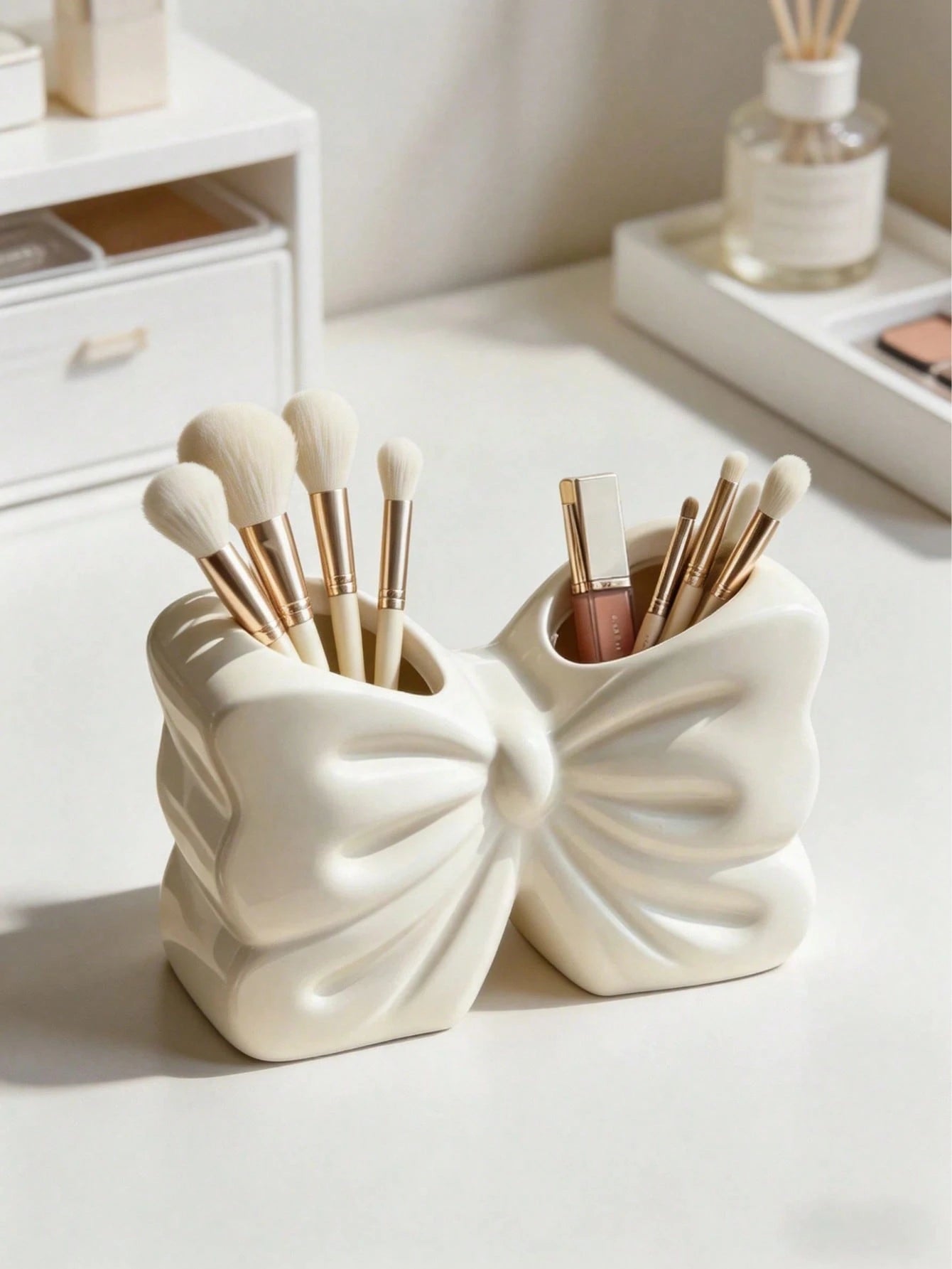 1pc Resin Bow Shaped Makeup Brush Holder, Cute Coquette Cosmetic Organizer, Desk Pen Storage Cup, Vanity Decor For Bedroom