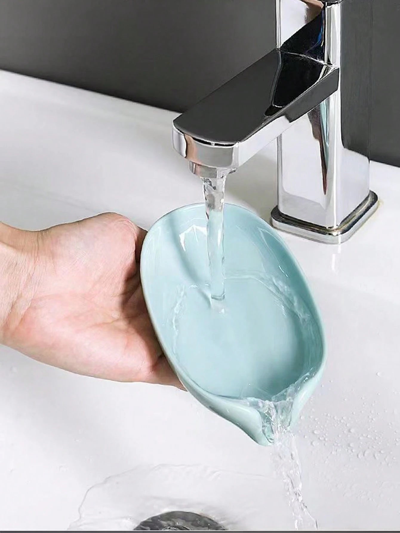 1pc Simple Grey Punch Free Soap Dish, Plain Soap Holder For Bathroom,Soap Box Cleaning Brush Rack, Suction Cup Countertop Storage Rack, No-Hole Creative Drainage Rack, Can Place Soap, Cleaning Brush