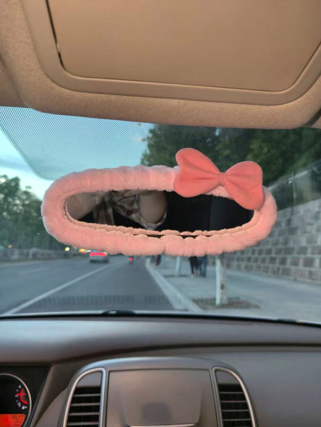 1pc Universal Plush Rearview Mirror Cover, Bow Plush Rearview Mirror Cover, Car Accessories, Car Decoration, Decorative Car, Gift, Protective Rearview Mirror Decorative Cover, Pink Car Rearview Mirror