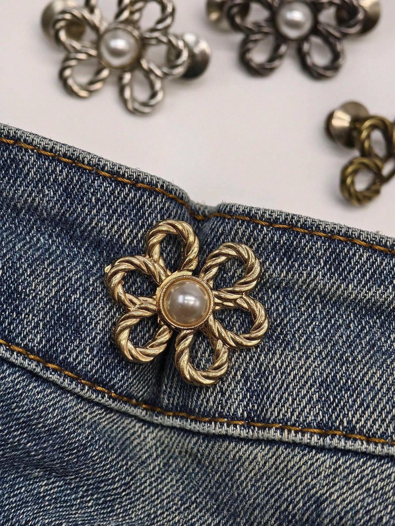 2pcs/1pair Plated Petal Shaped Waist Buckle For Jean Skirt- Buckle For Adjusting Waist Size, Anti-Slip Without Nails, Detachable Button For Perfect Fit- Slim Your Waist And Tighten Your Jeans With N