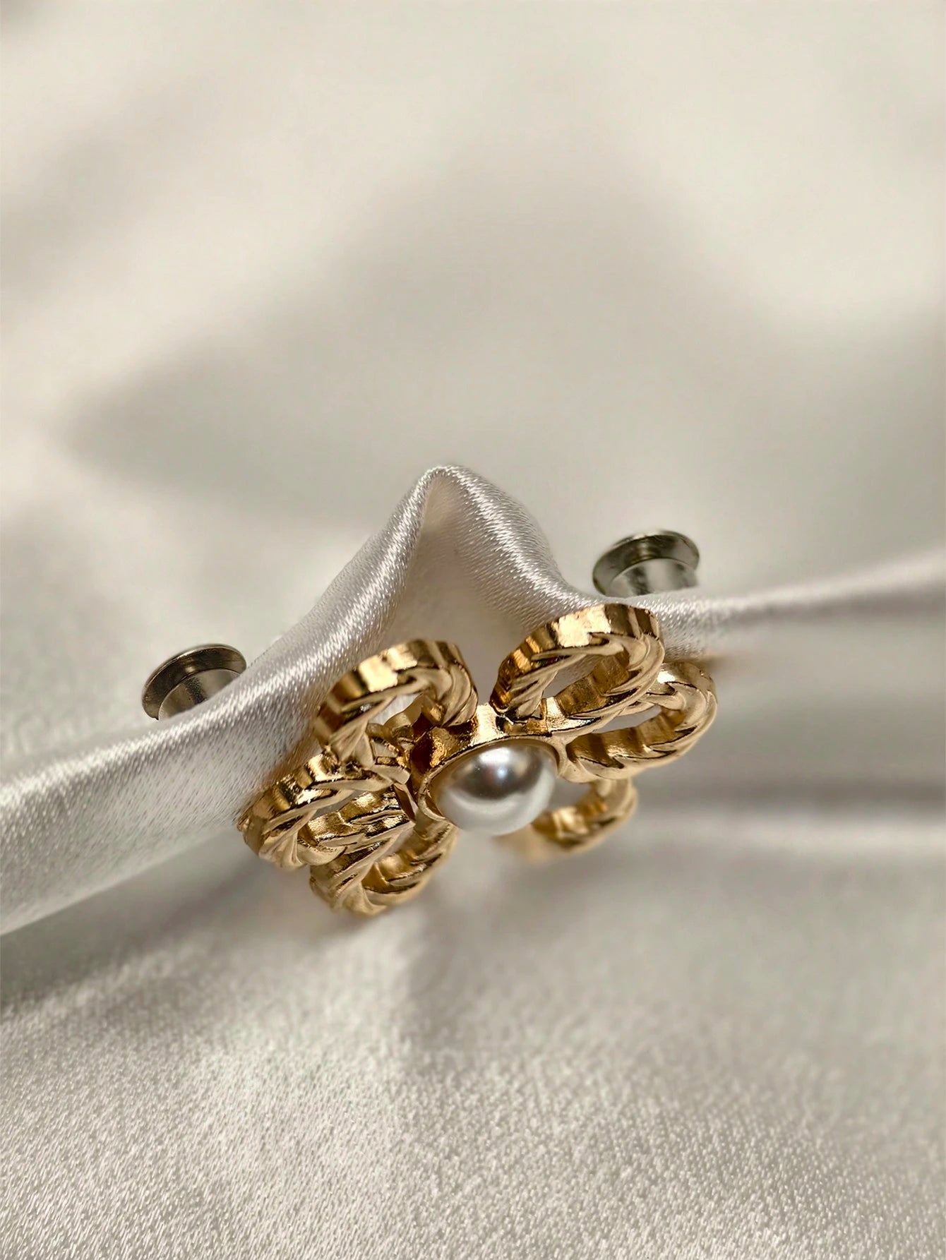 2pcs/1pair Plated Petal Shaped Waist Buckle For Jean Skirt- Buckle For Adjusting Waist Size, Anti-Slip Without Nails, Detachable Button For Perfect Fit- Slim Your Waist And Tighten Your Jeans With N