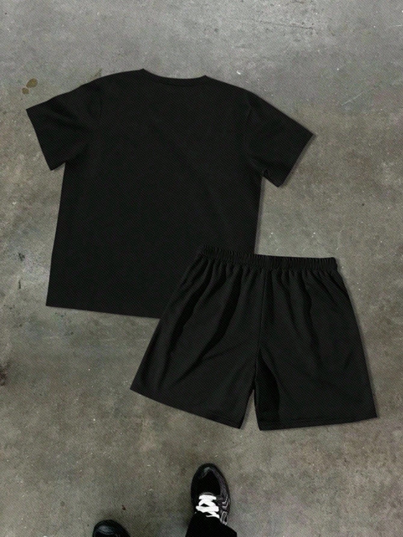 2pcs Baby Boy Casual Fashionable Cool Flame Graffiti, Text & Star Print Round Neck Short Sleeve T-Shirt And Shorts Set, Suitable For Summer