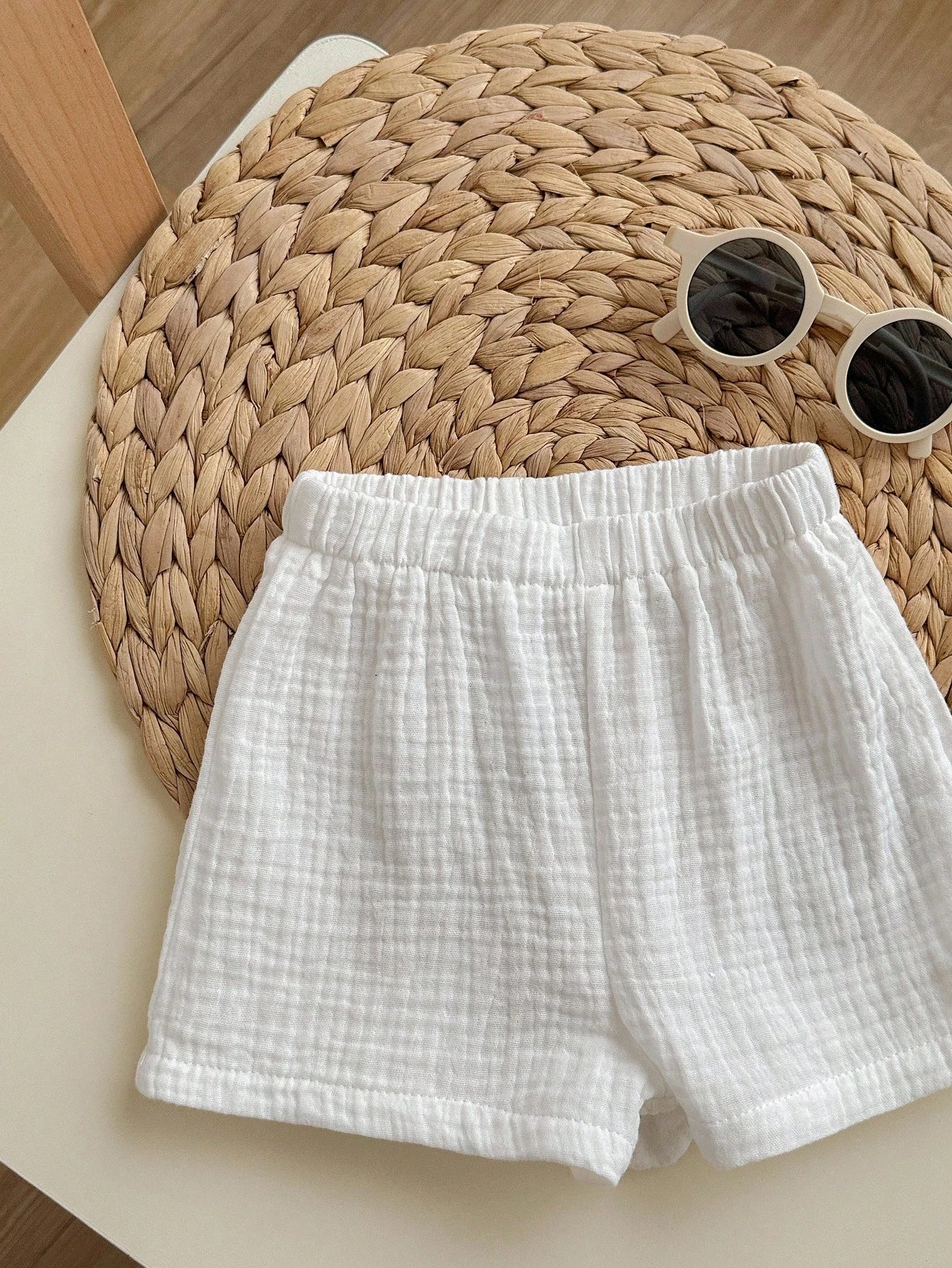 2pcs Baby Boy Solid Color Notch Neck Short Sleeve Top And Elastic Waist Shorts Set