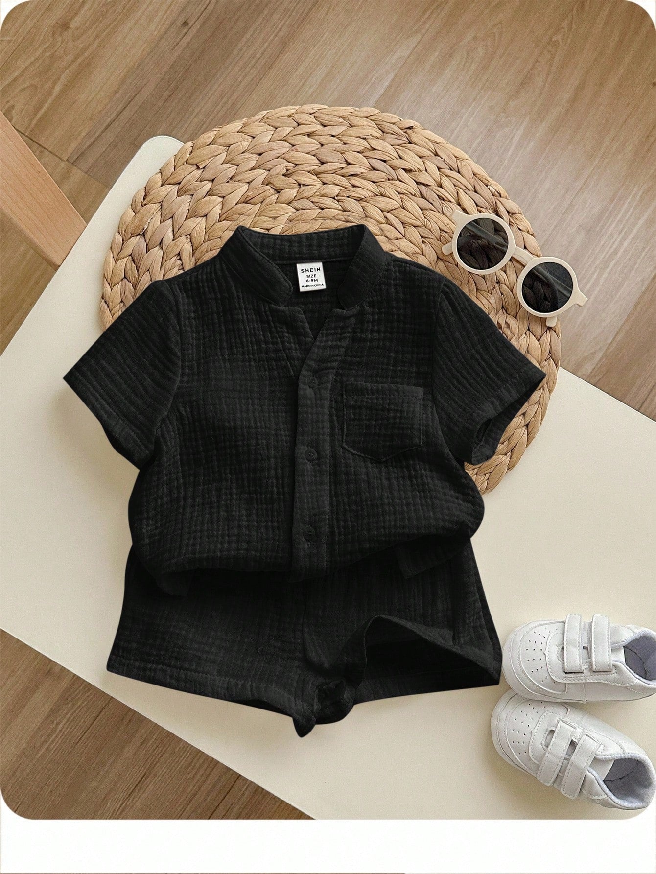 2pcs Baby Boy Solid Color Notch Neck Short Sleeve Top And Elastic Waist Shorts Set