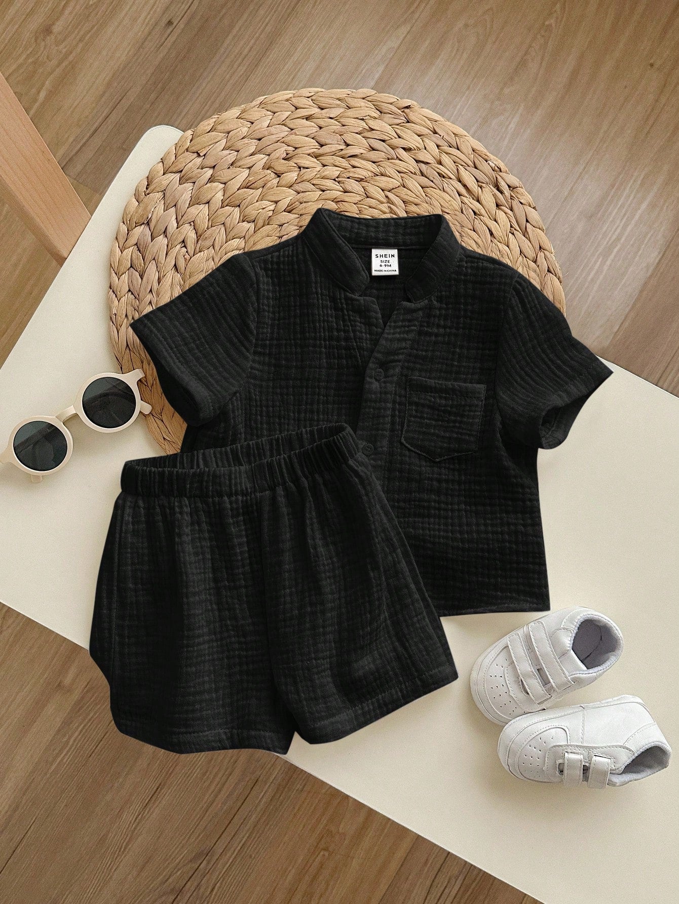 2pcs Baby Boy Solid Color Notch Neck Short Sleeve Top And Elastic Waist Shorts Set