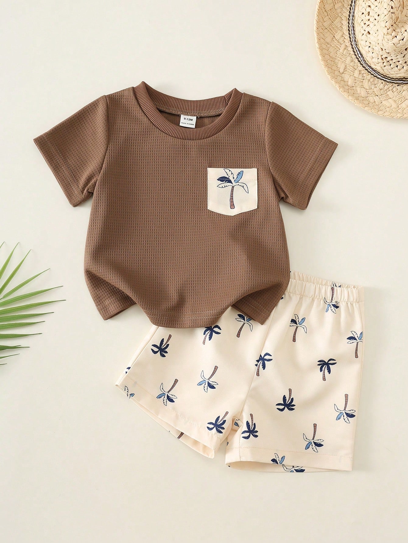2pcs Baby Boy Summer Casual Khaki Top & Coconut Tree Shorts Beach Hot Pants T-Shirt Set, Vacation Outfit, Summer Set