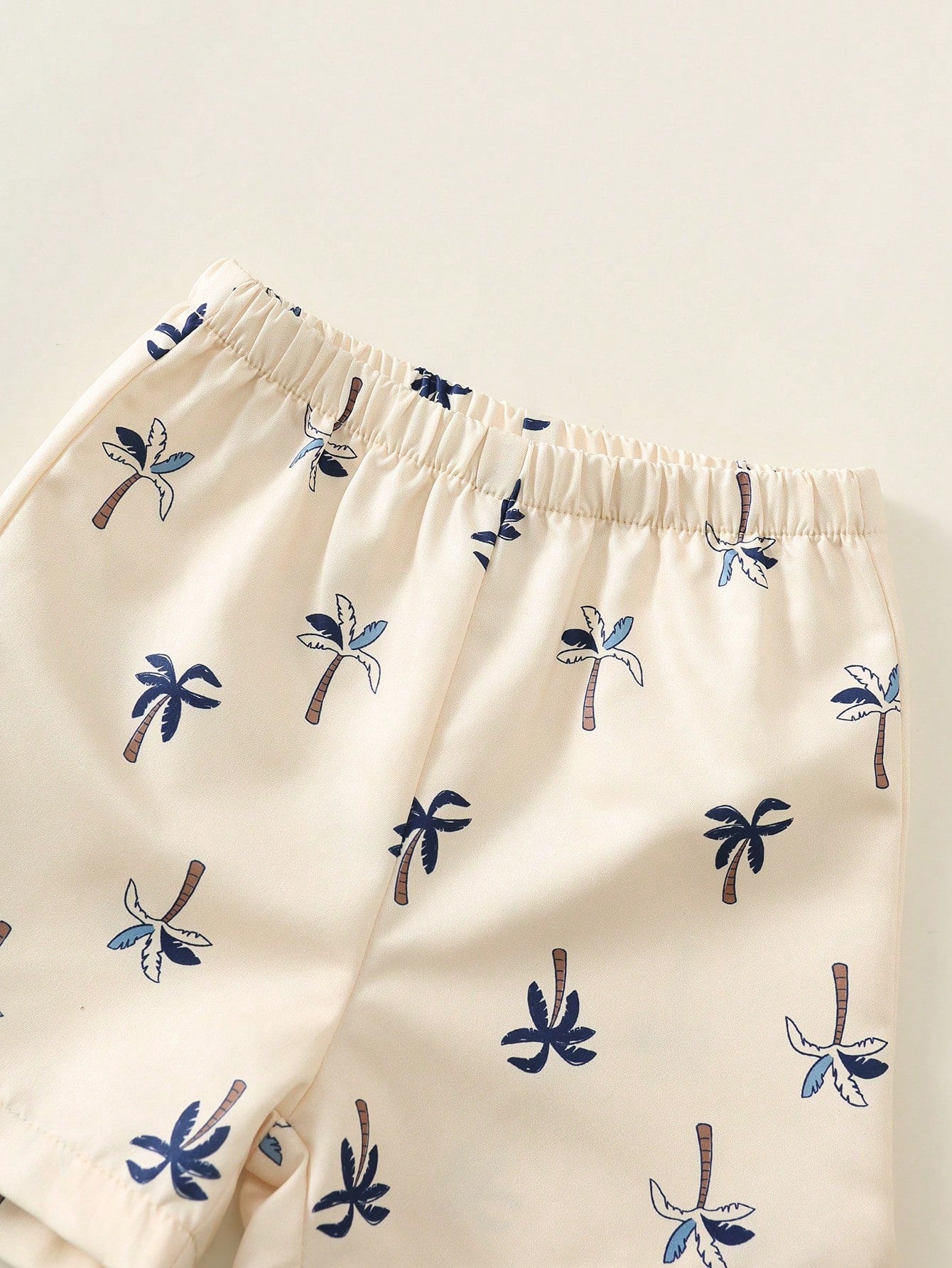 2pcs Baby Boy Summer Casual Khaki Top & Coconut Tree Shorts Beach Hot Pants T-Shirt Set, Vacation Outfit, Summer Set