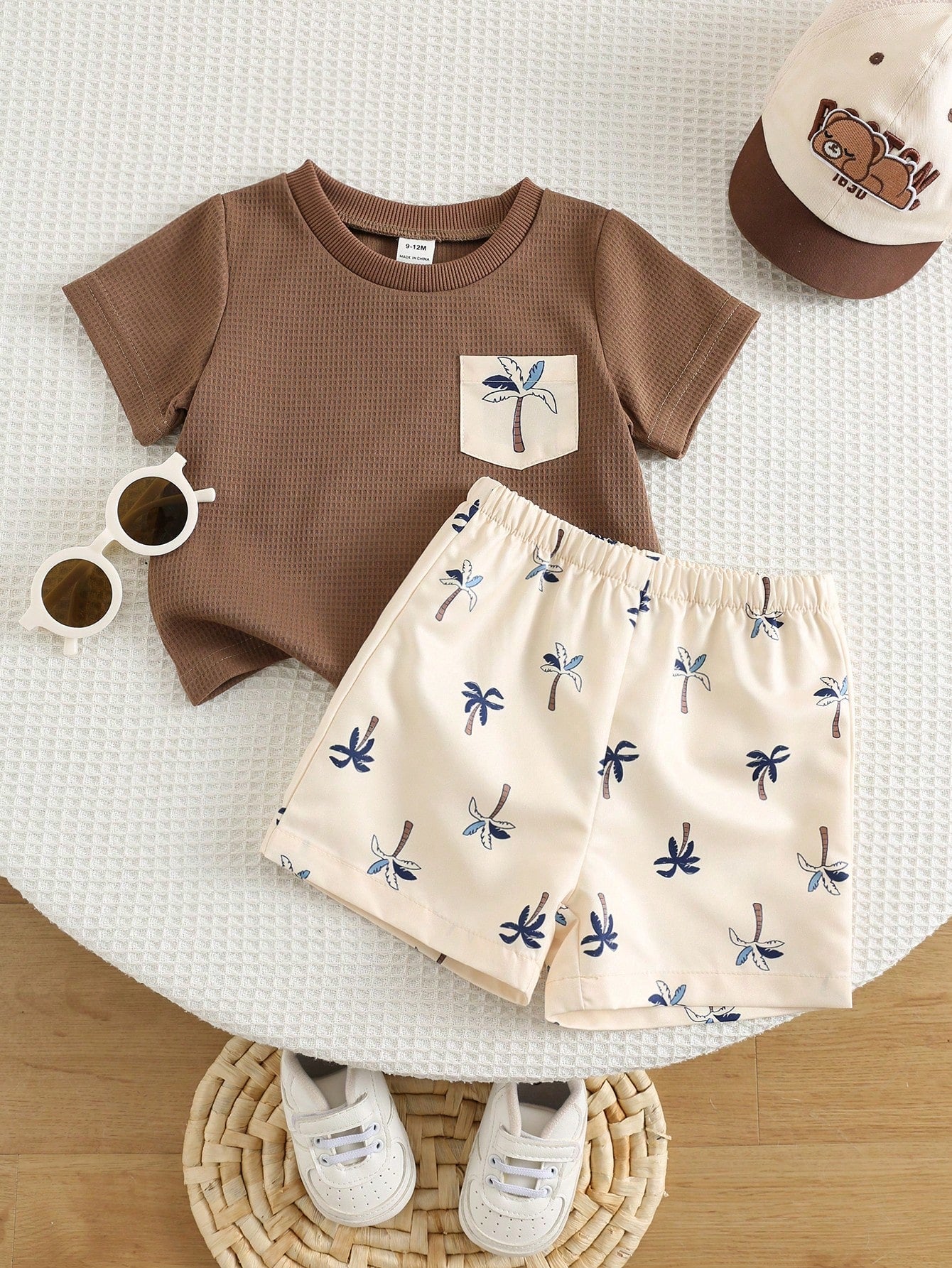 2pcs Baby Boy Summer Casual Khaki Top & Coconut Tree Shorts Beach Hot Pants T-Shirt Set, Vacation Outfit, Summer Set
