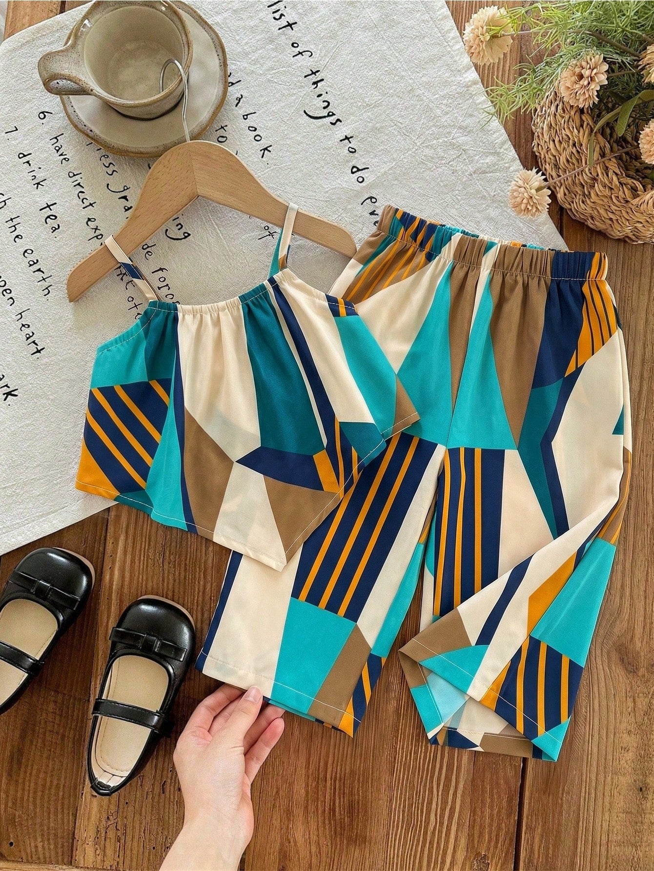 2pcs Baby Girl Woven Geometric Pattern Sleeveless Top And Loose Casual Pants Set