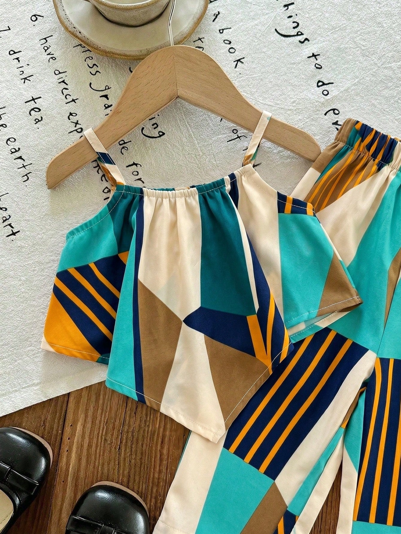2pcs Baby Girl Woven Geometric Pattern Sleeveless Top And Loose Casual Pants Set