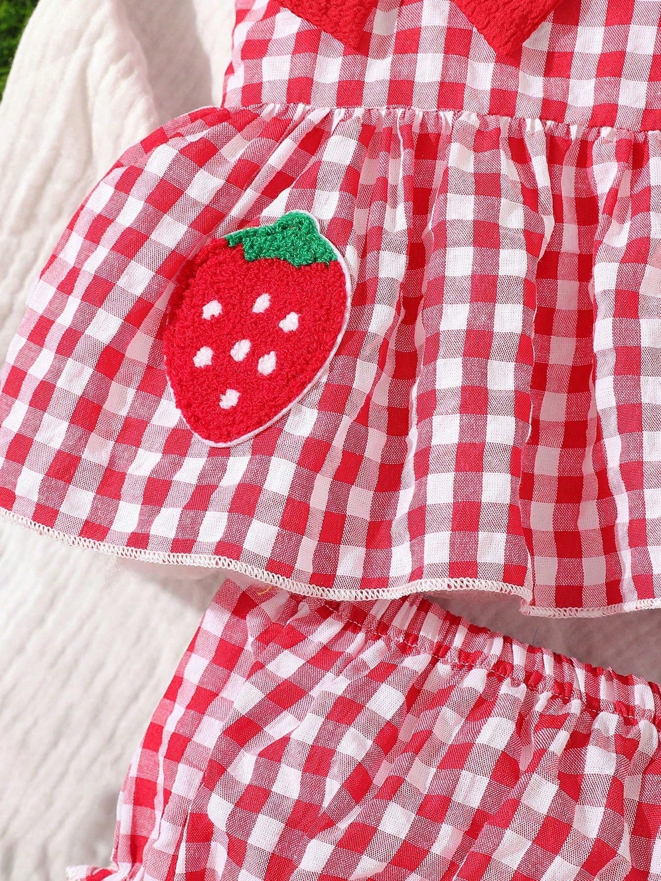 2pcs Baby Girls' Cute White And Red Plaid Bow Strawberry Decor Sleeveless Romper,Summer Family Matching Outfits For Casual Trips,Parties,Photo Shoots