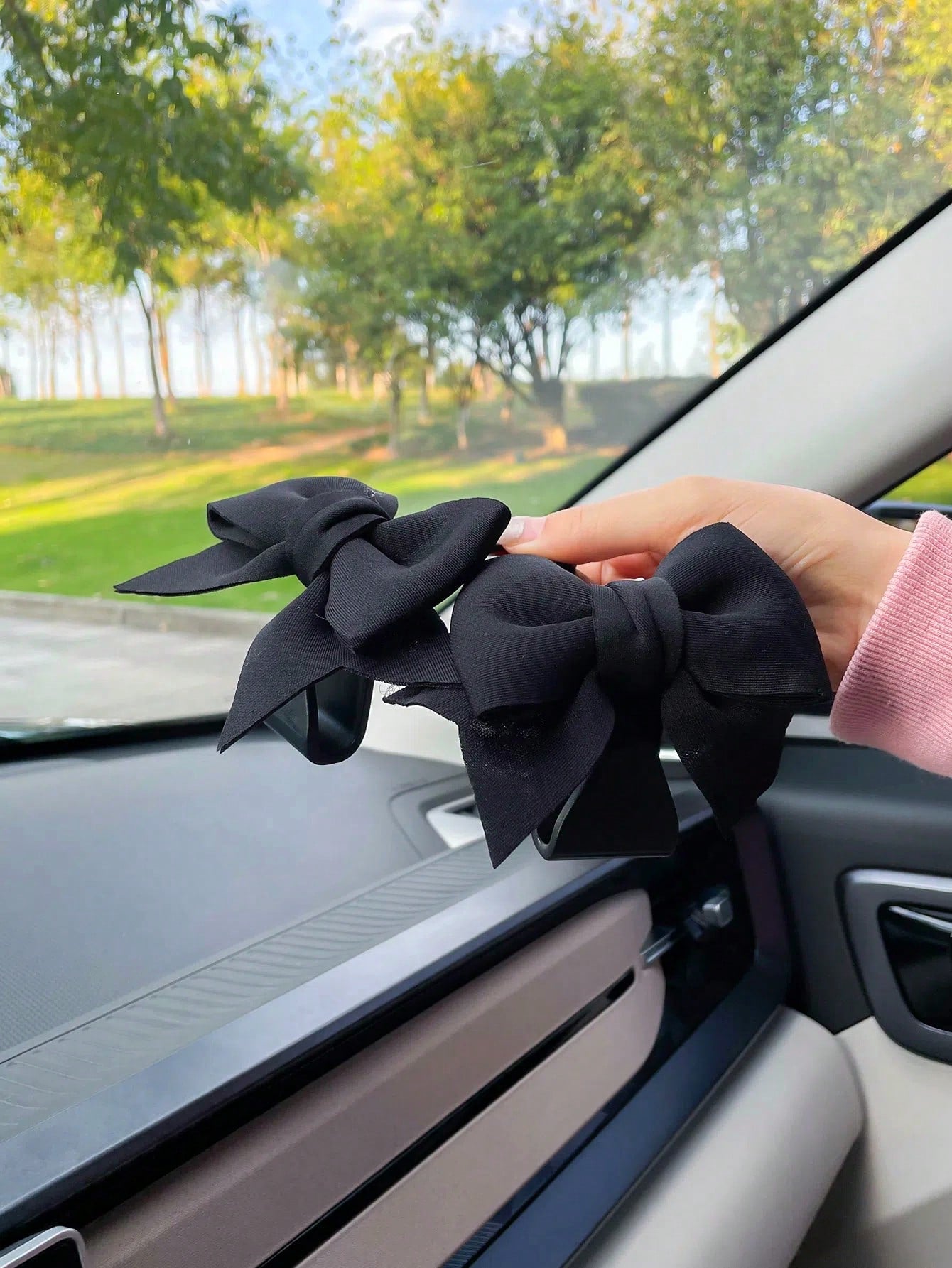 2pcs Black Bowknot Car Hooks, Creative Car Interior Accessories, Car Seat Back Hooks, Multifunctional Storage Hanger