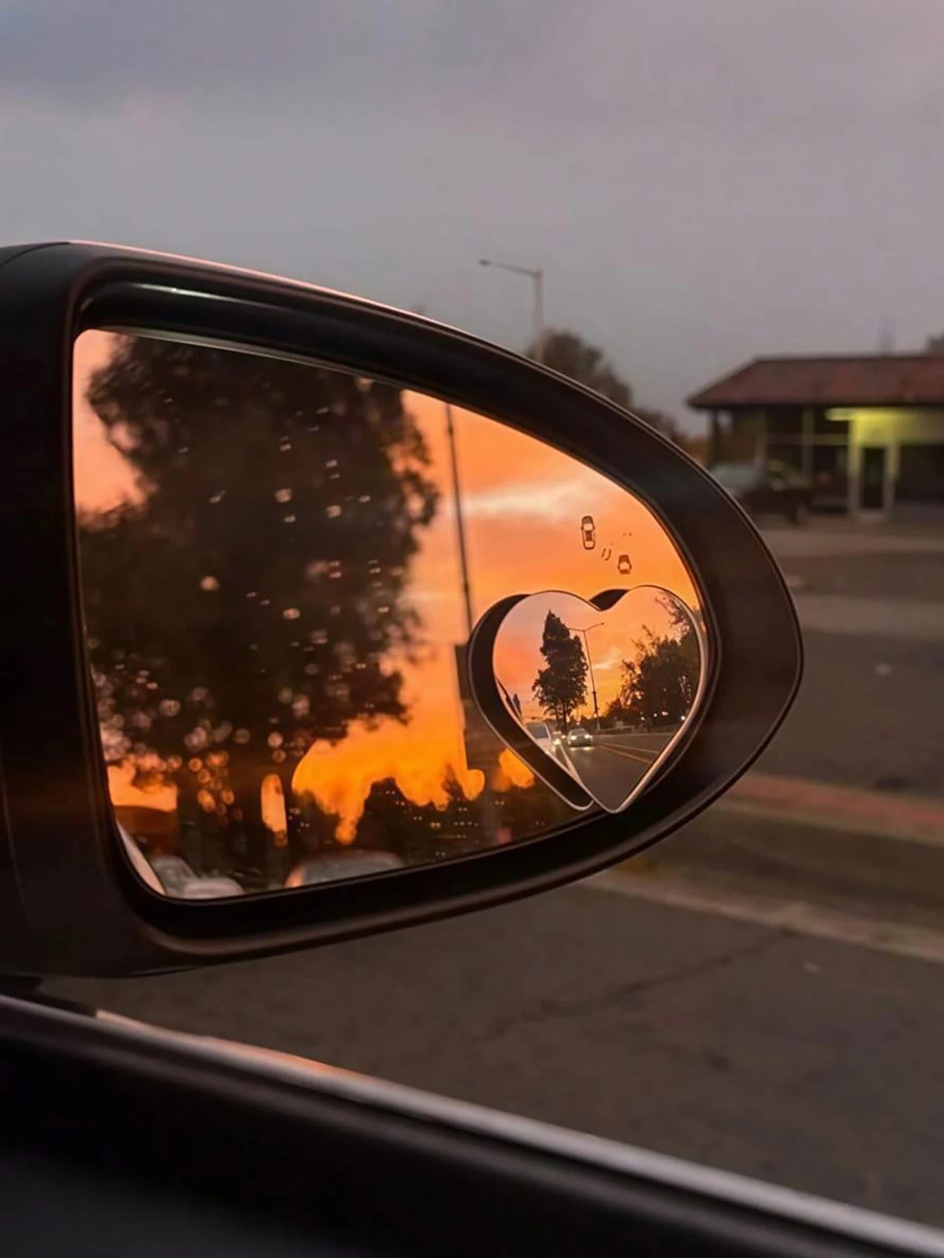 2pcs Heart-Shaped Blind Spot Mirrors, Car Heart-Shaped Blind Spot Mirrors, Frameless Car Blind Spot Mirrors, 360° Wide Angle Convex Fan-Shaped Blind Spot Rearview Parking Mirrors
