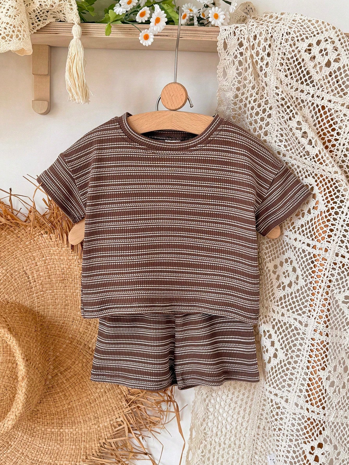 2pcs/Set Toddler Boys/Girls Casual Brown Striped Short Sleeve T-Shirt And Shorts Set, Summer