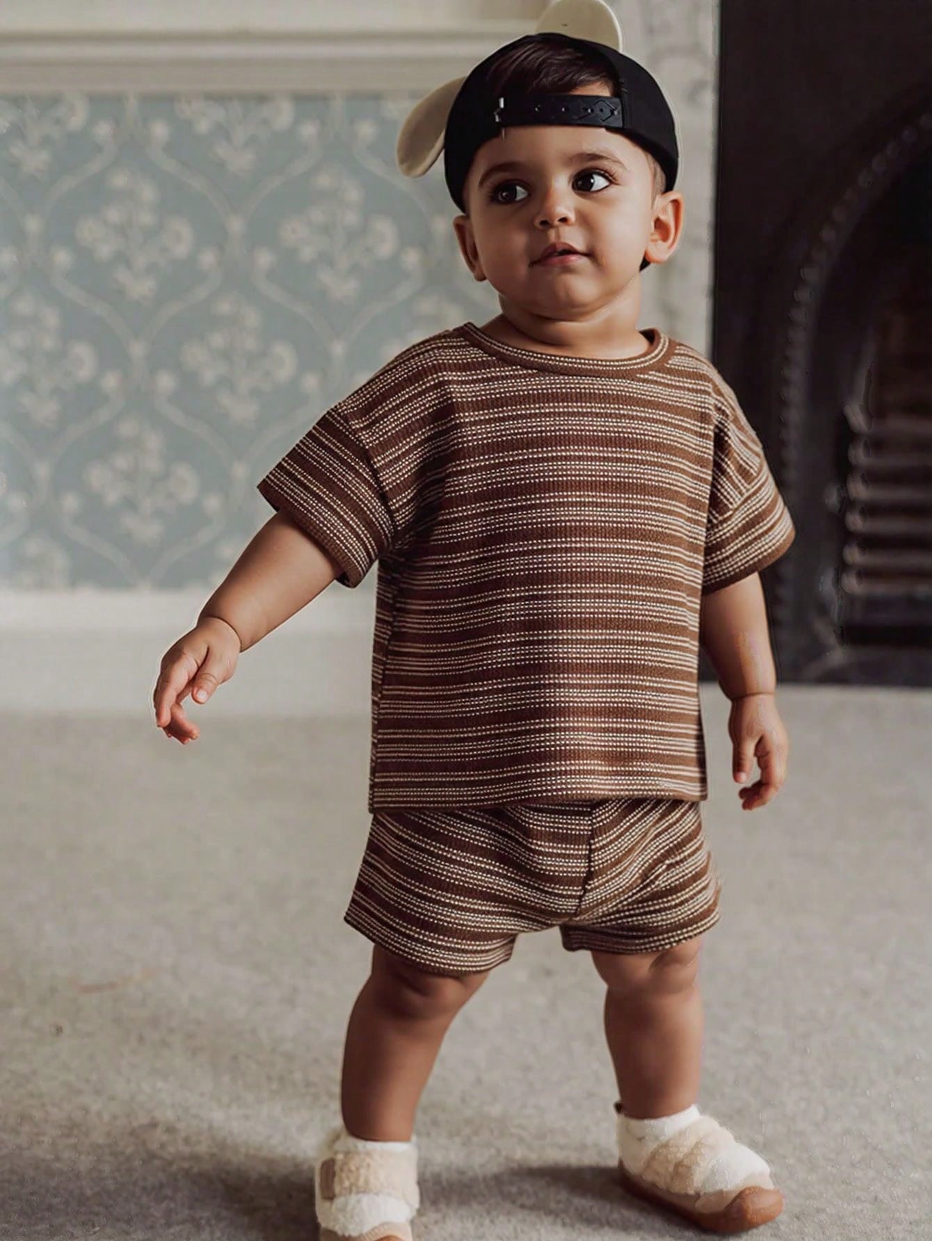 2pcs/Set Toddler Boys/Girls Casual Brown Striped Short Sleeve T-Shirt And Shorts Set, Summer