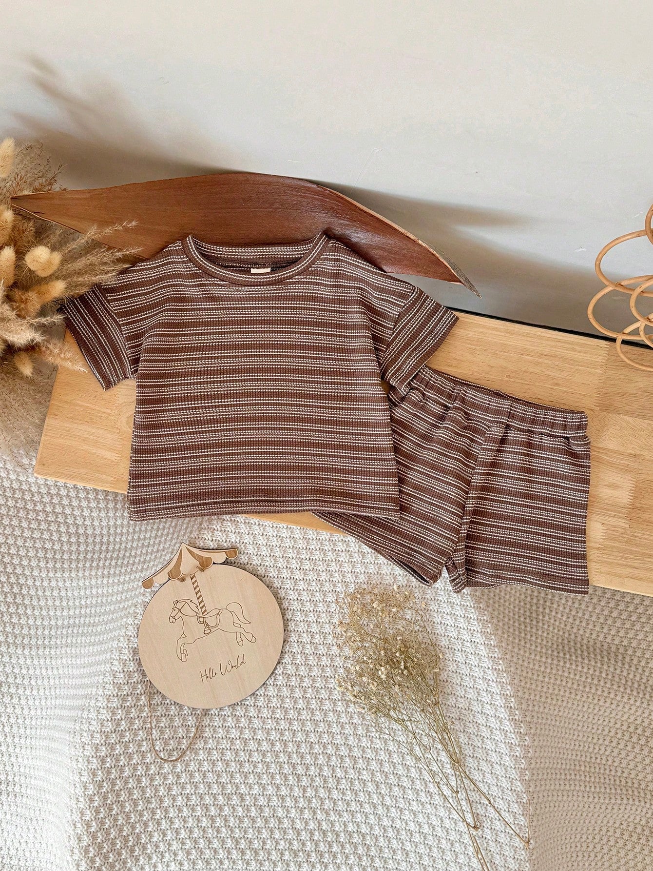 2pcs/Set Toddler Boys/Girls Casual Brown Striped Short Sleeve T-Shirt And Shorts Set, Summer